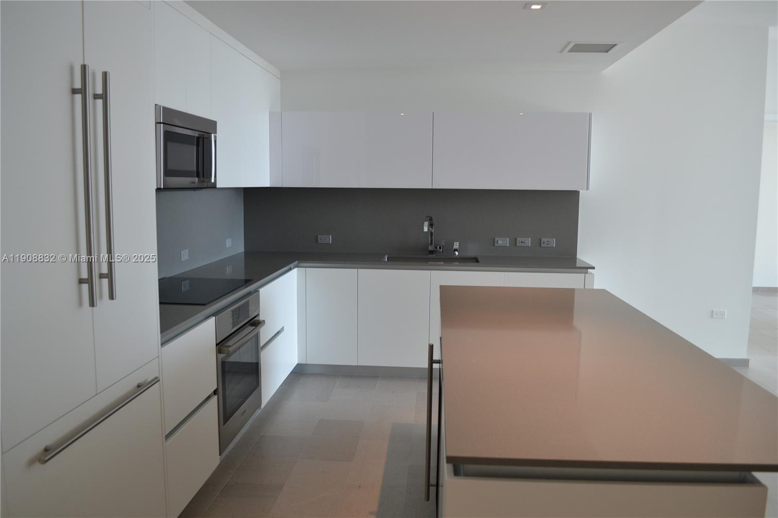 REACH CONDO - Residential Lease