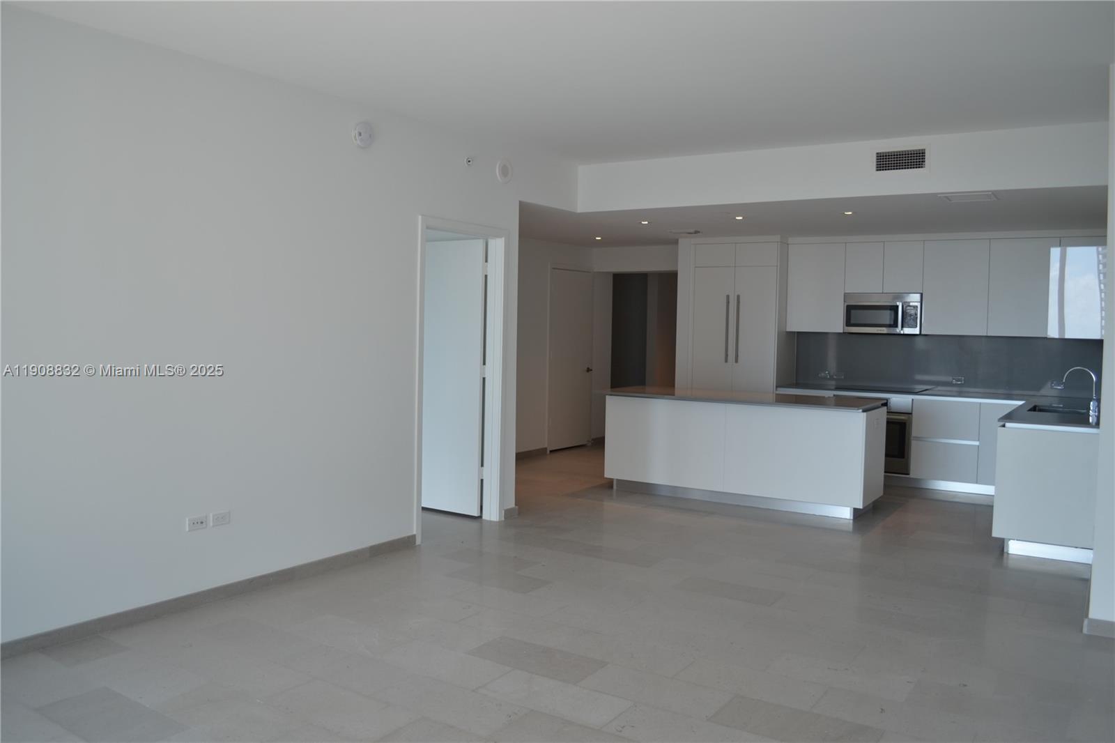 REACH CONDO - Residential Lease