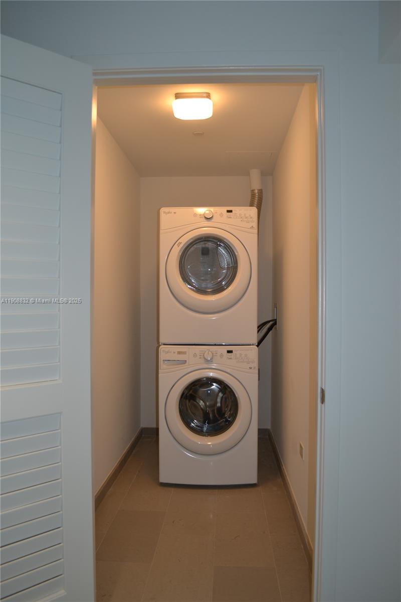 REACH CONDO - Residential Lease