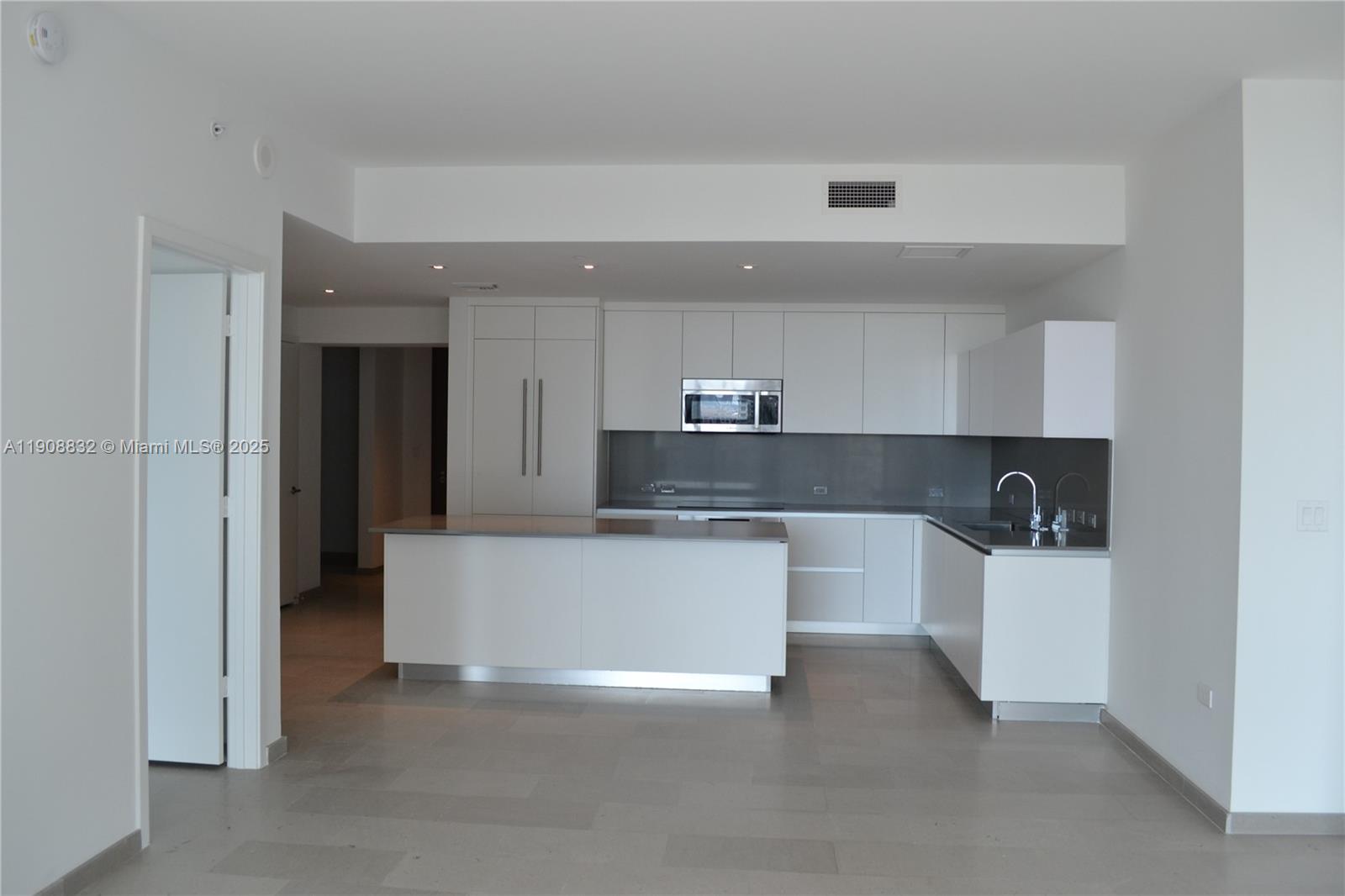 REACH CONDO - Residential Lease