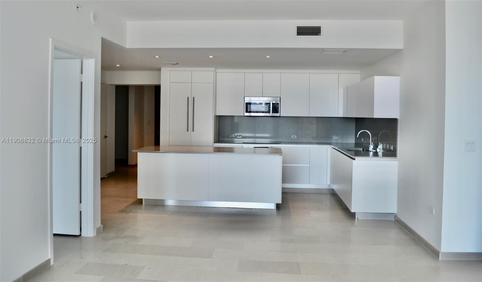 REACH CONDO - Residential Lease