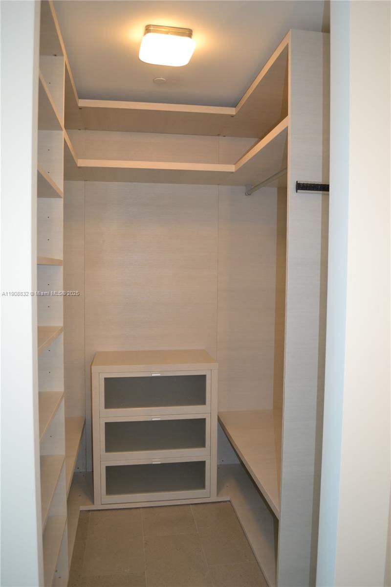 REACH CONDO - Residential Lease