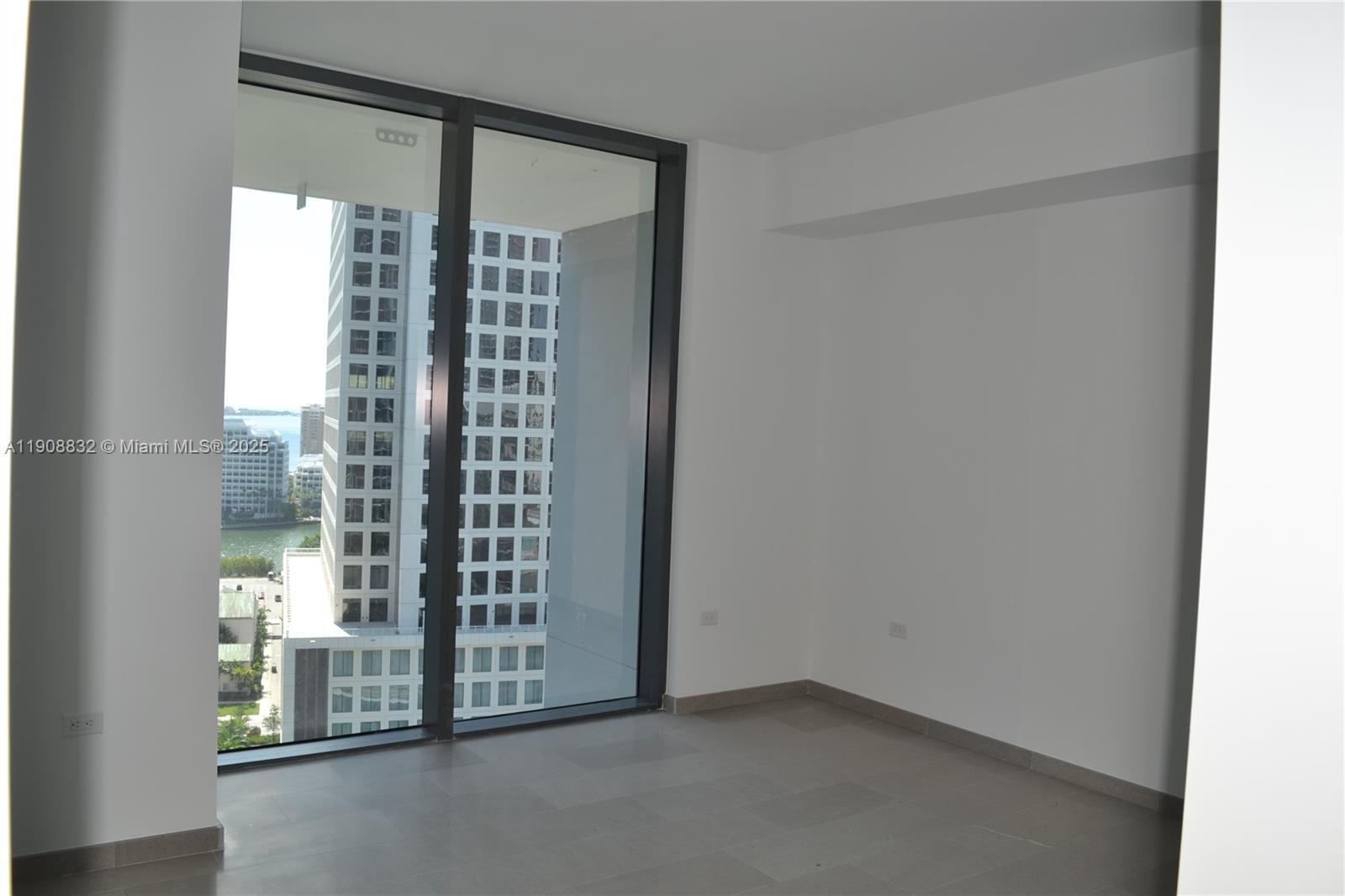 REACH CONDO - Residential Lease