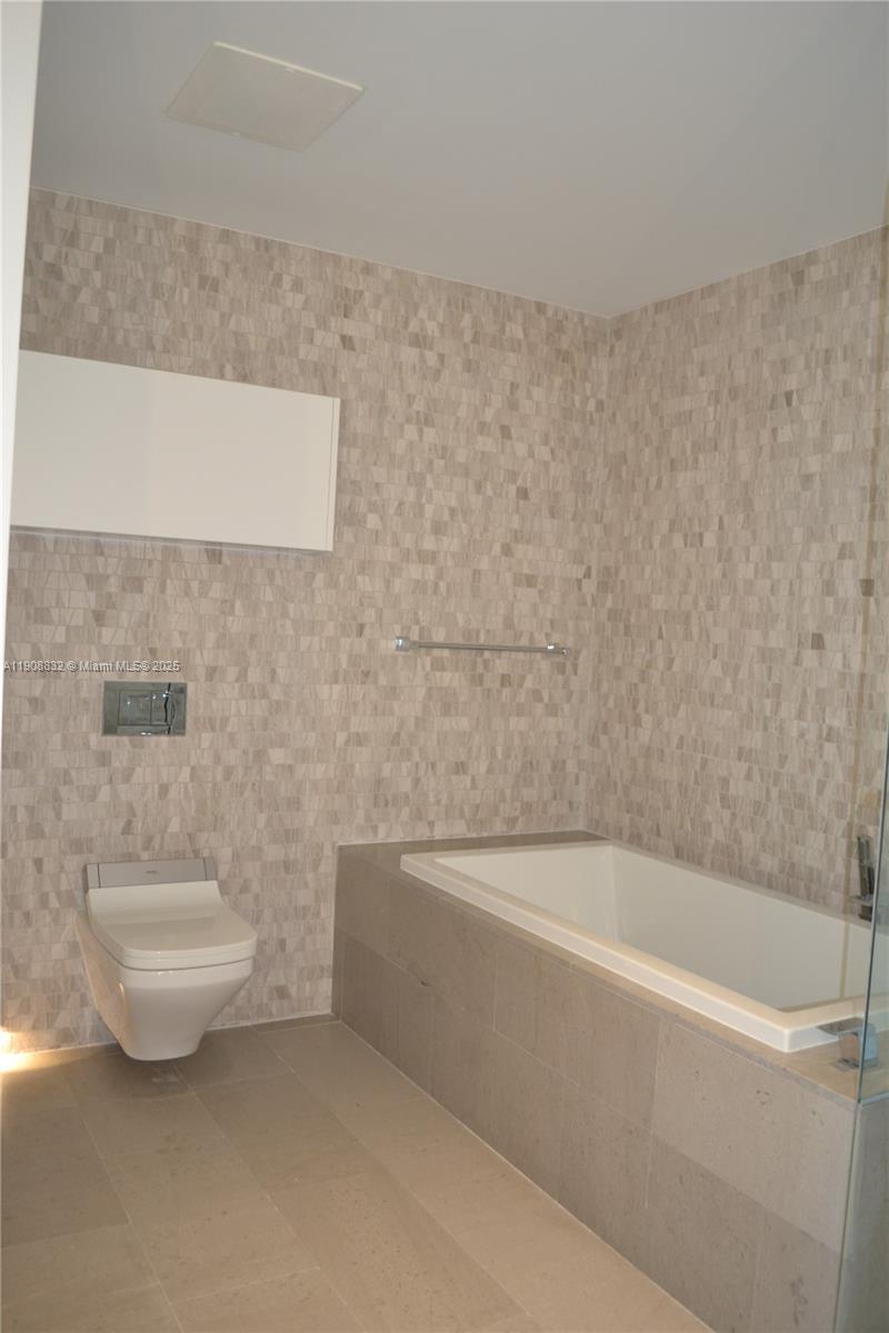 REACH CONDO - Residential Lease