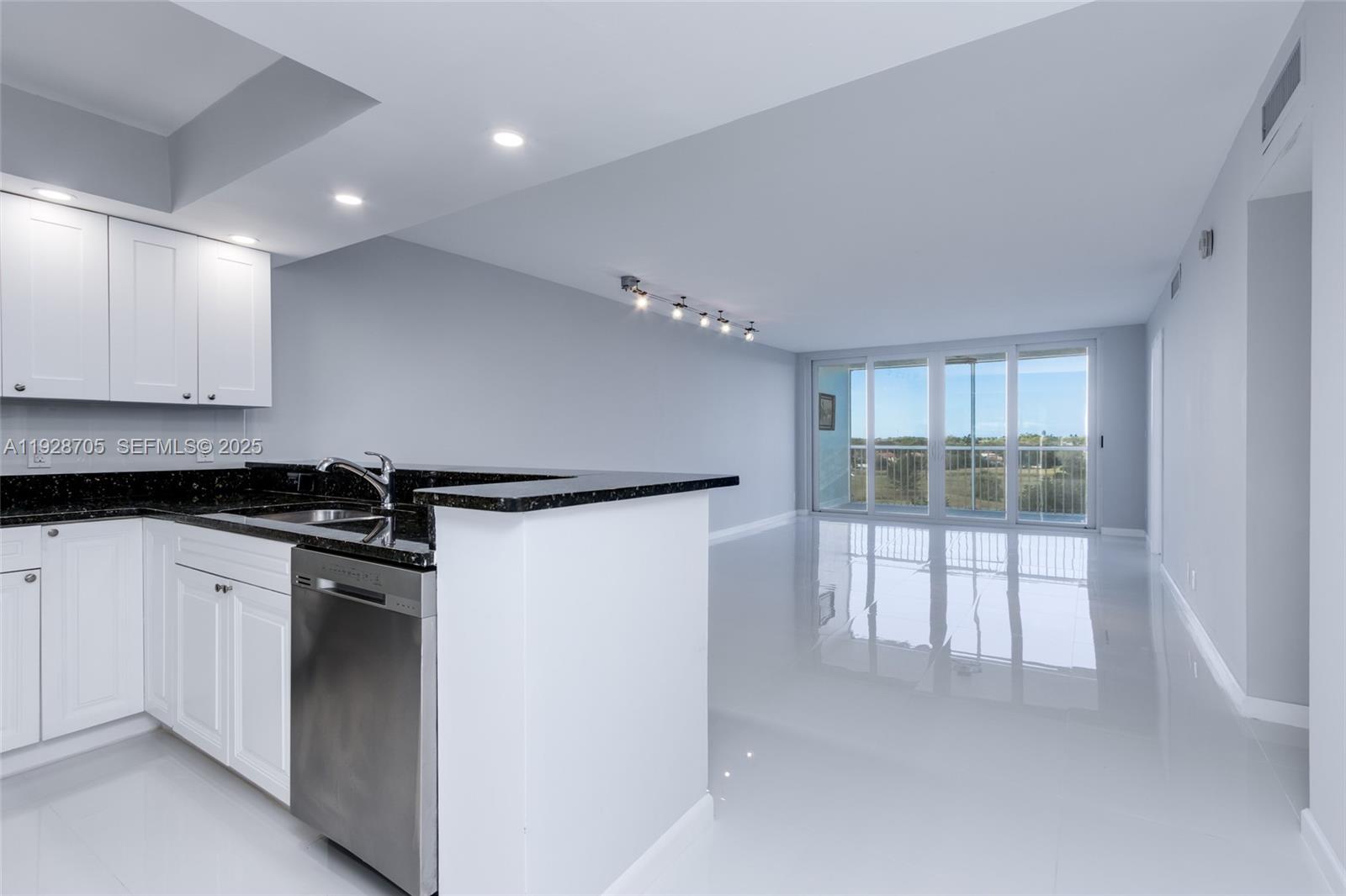 NO 50 PALM-AIRE COUNTRY C - Residential Lease