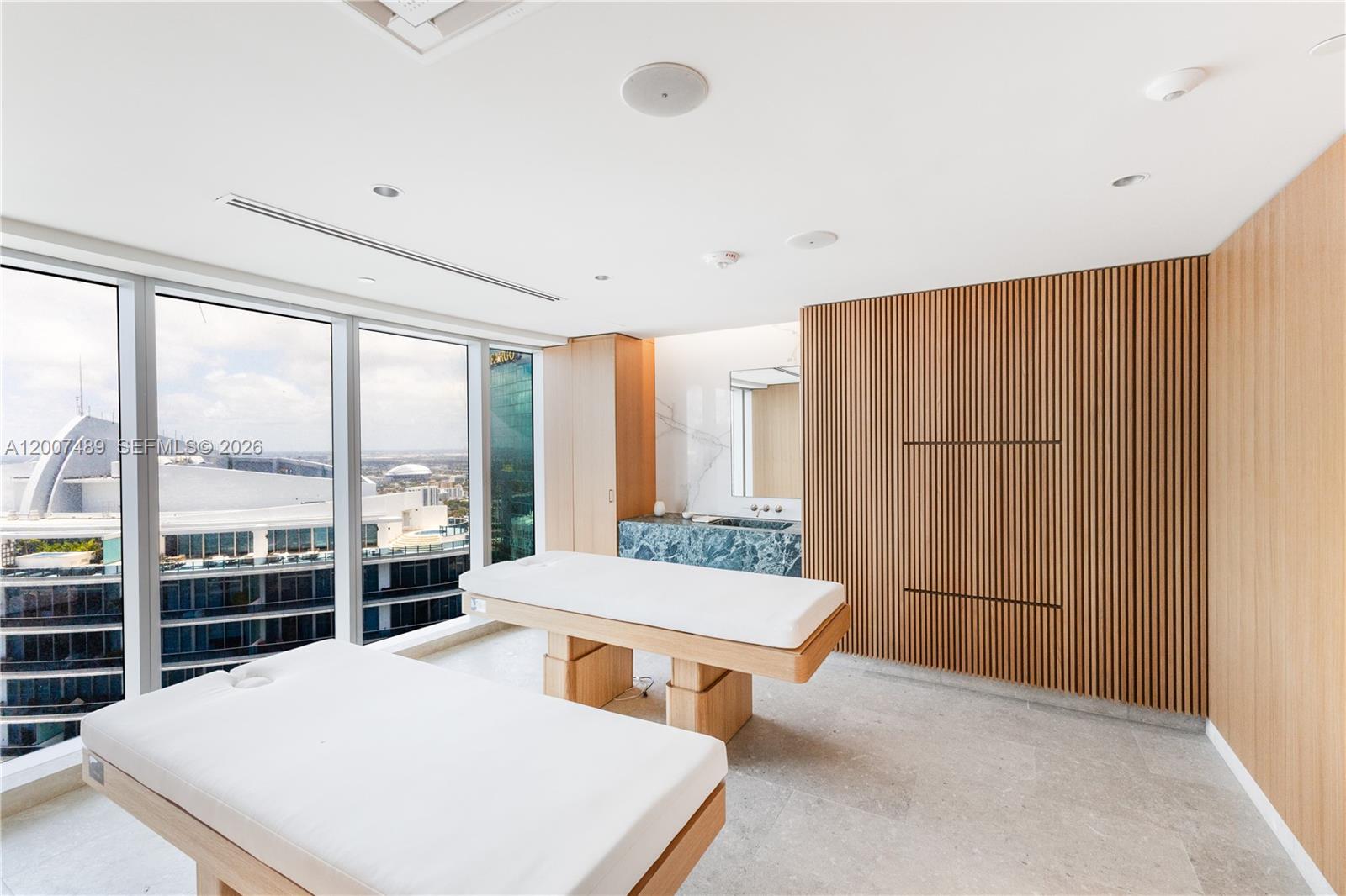 ASTON MARTIN RESIDENCES - Residential