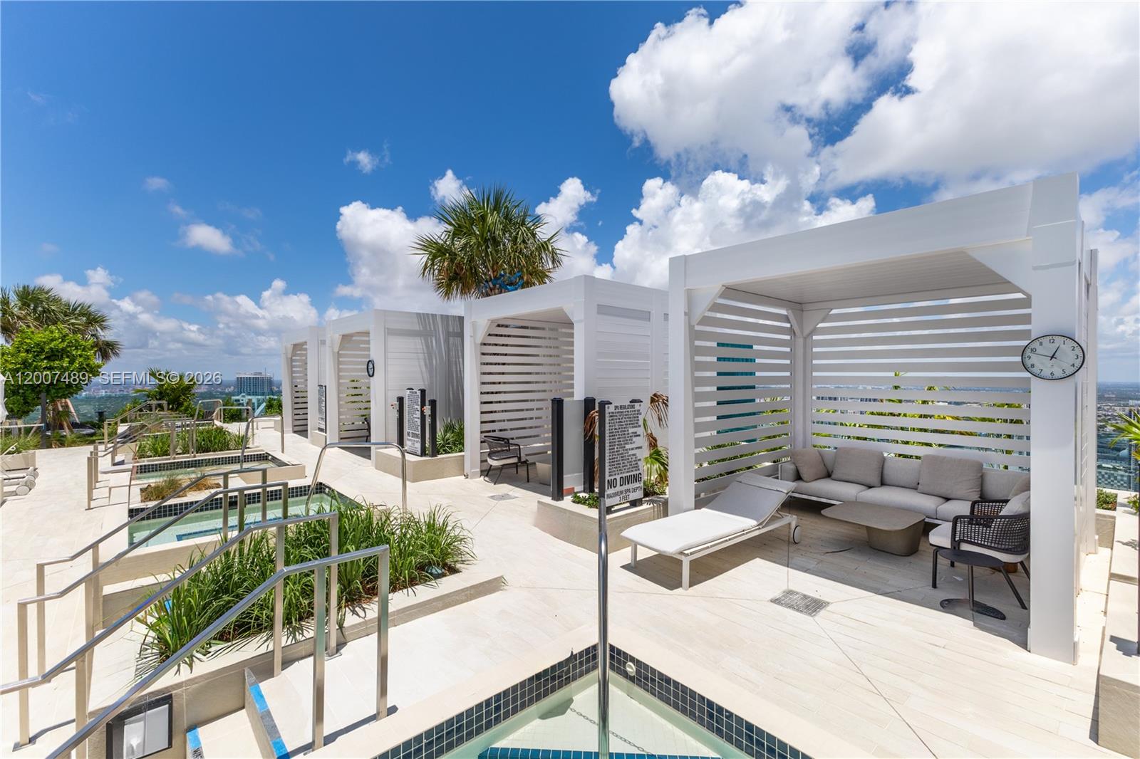 ASTON MARTIN RESIDENCES - Residential