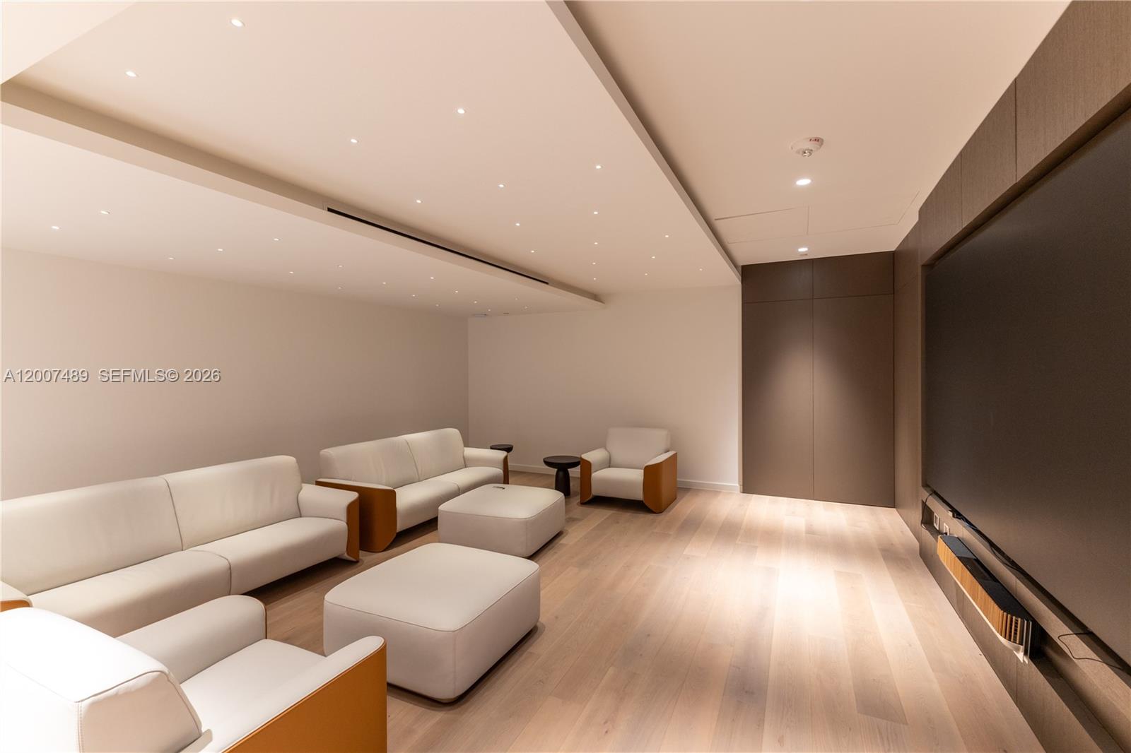 ASTON MARTIN RESIDENCES - Residential
