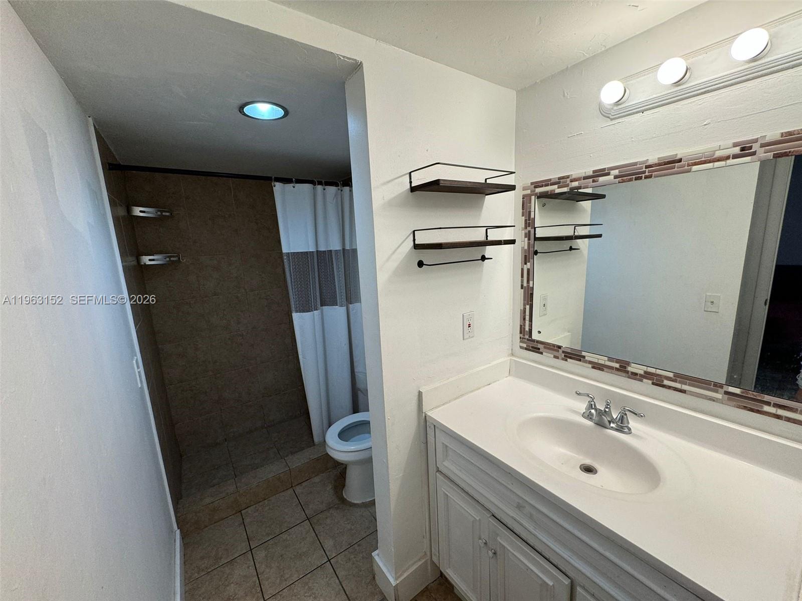BAYSHORE TREASURE CONDO - Residential Lease