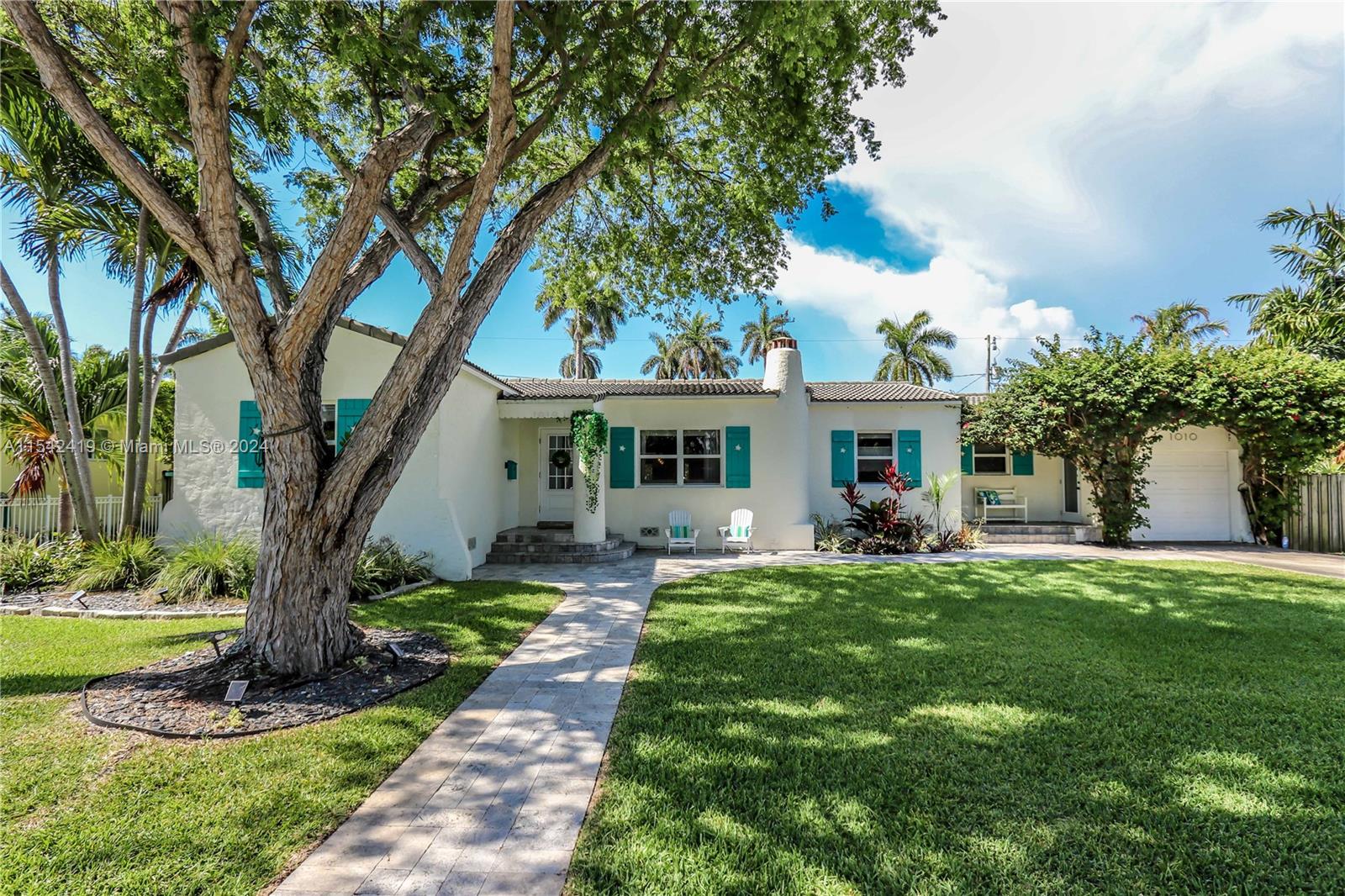 Property for Sale at 1010 Tyler St, Hollywood, Broward County, Florida - Bedrooms: 3 
Bathrooms: 3  - $1,249,000