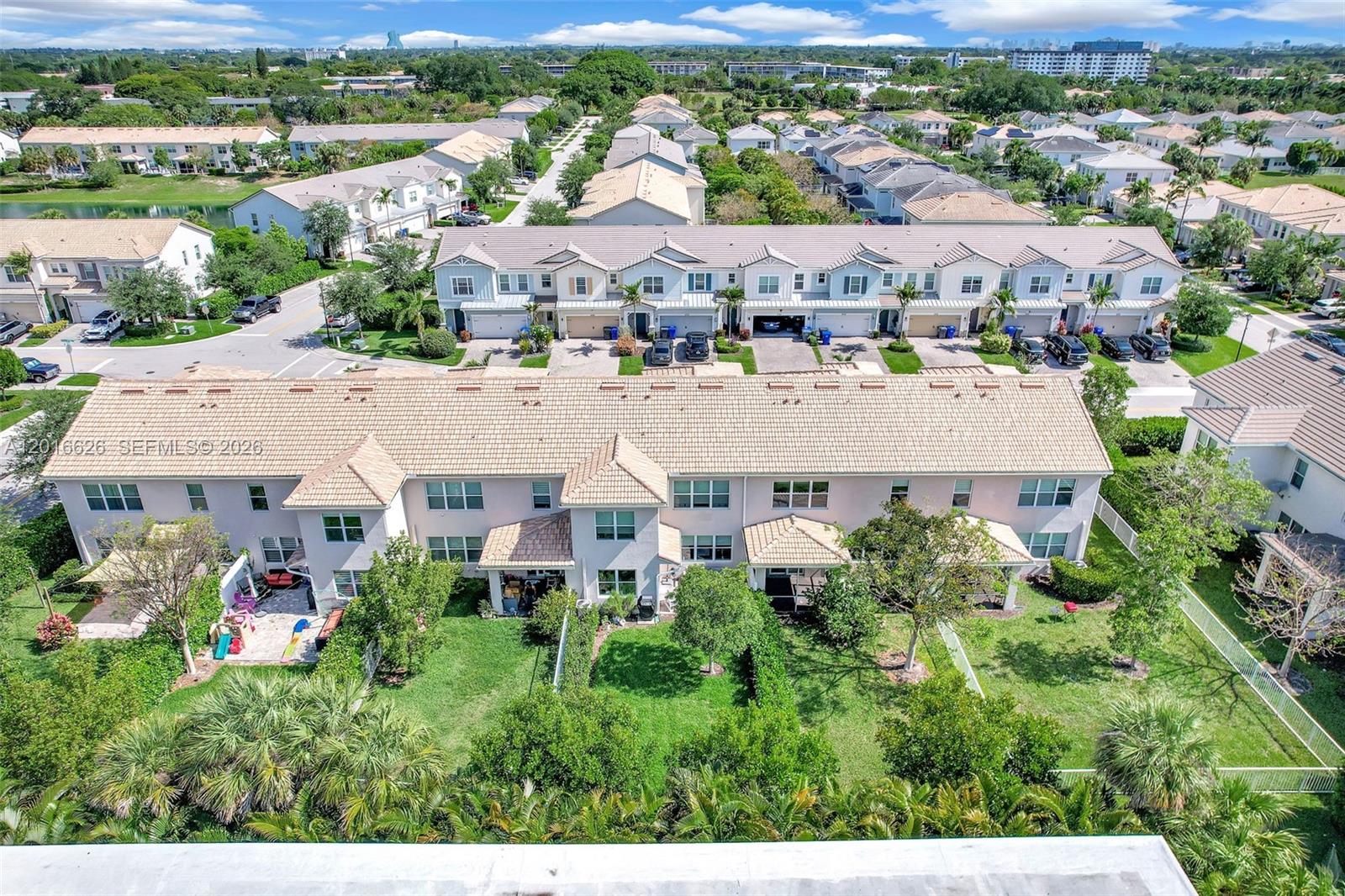 HILLCREST COUNTRY CLUB SO - Residential