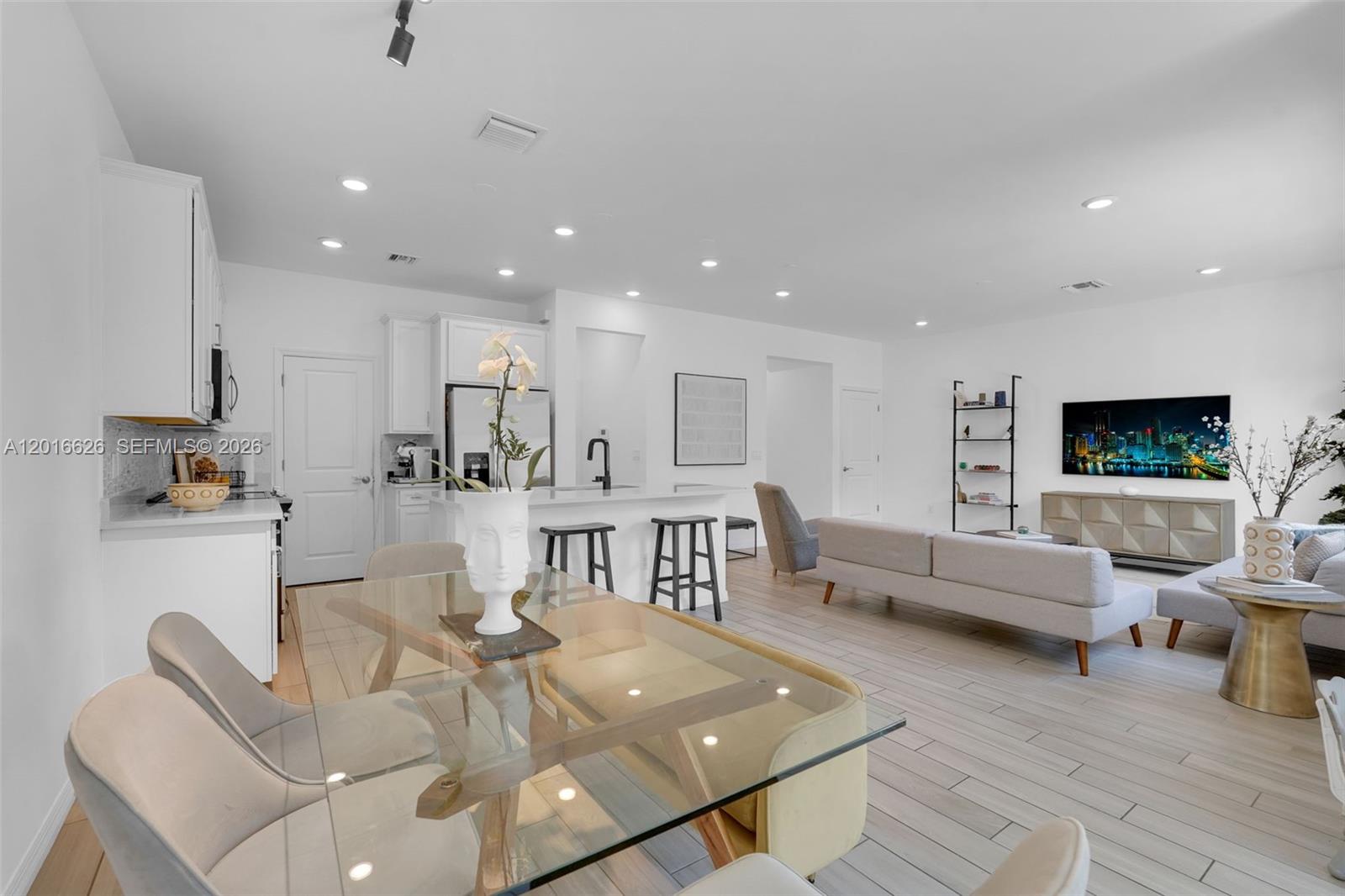 HILLCREST COUNTRY CLUB SO - Residential