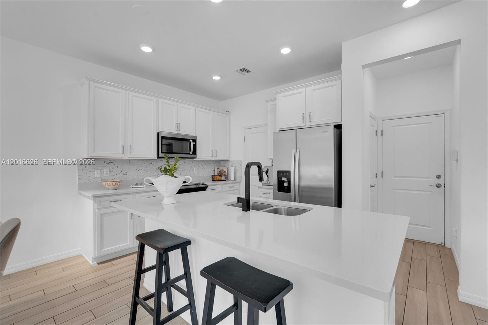 HILLCREST COUNTRY CLUB SO - Residential