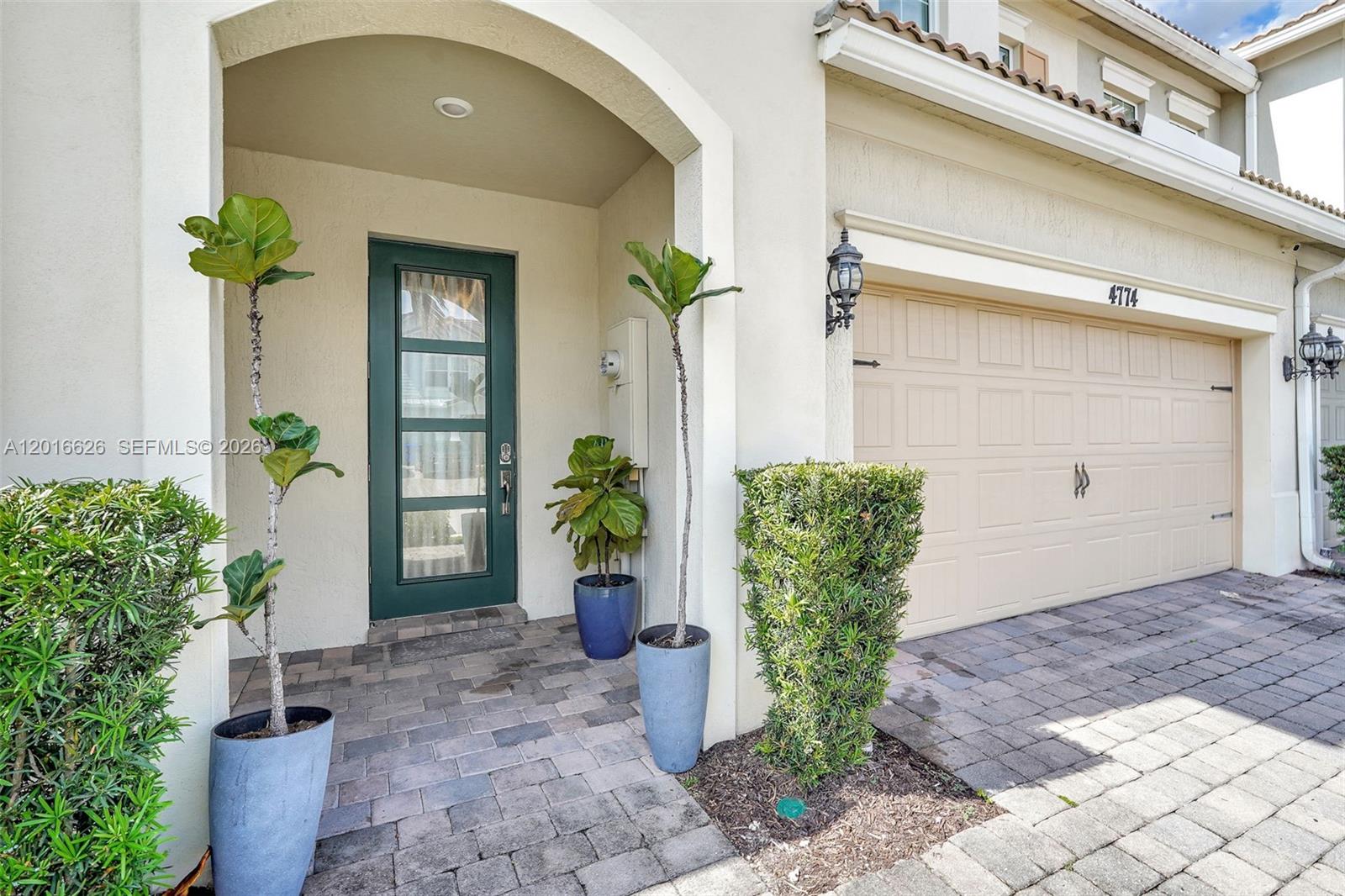 HILLCREST COUNTRY CLUB SO - Residential