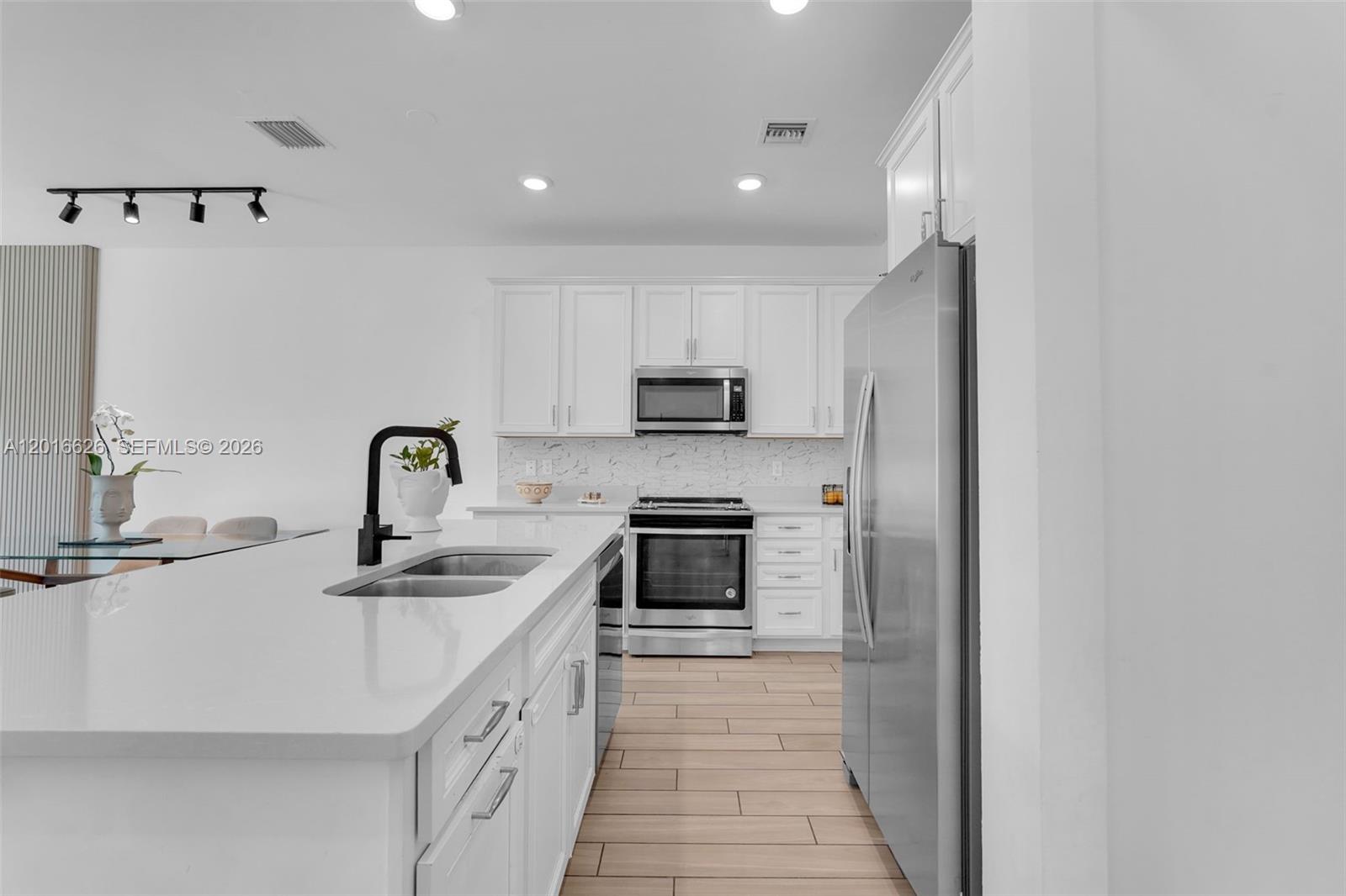 HILLCREST COUNTRY CLUB SO - Residential