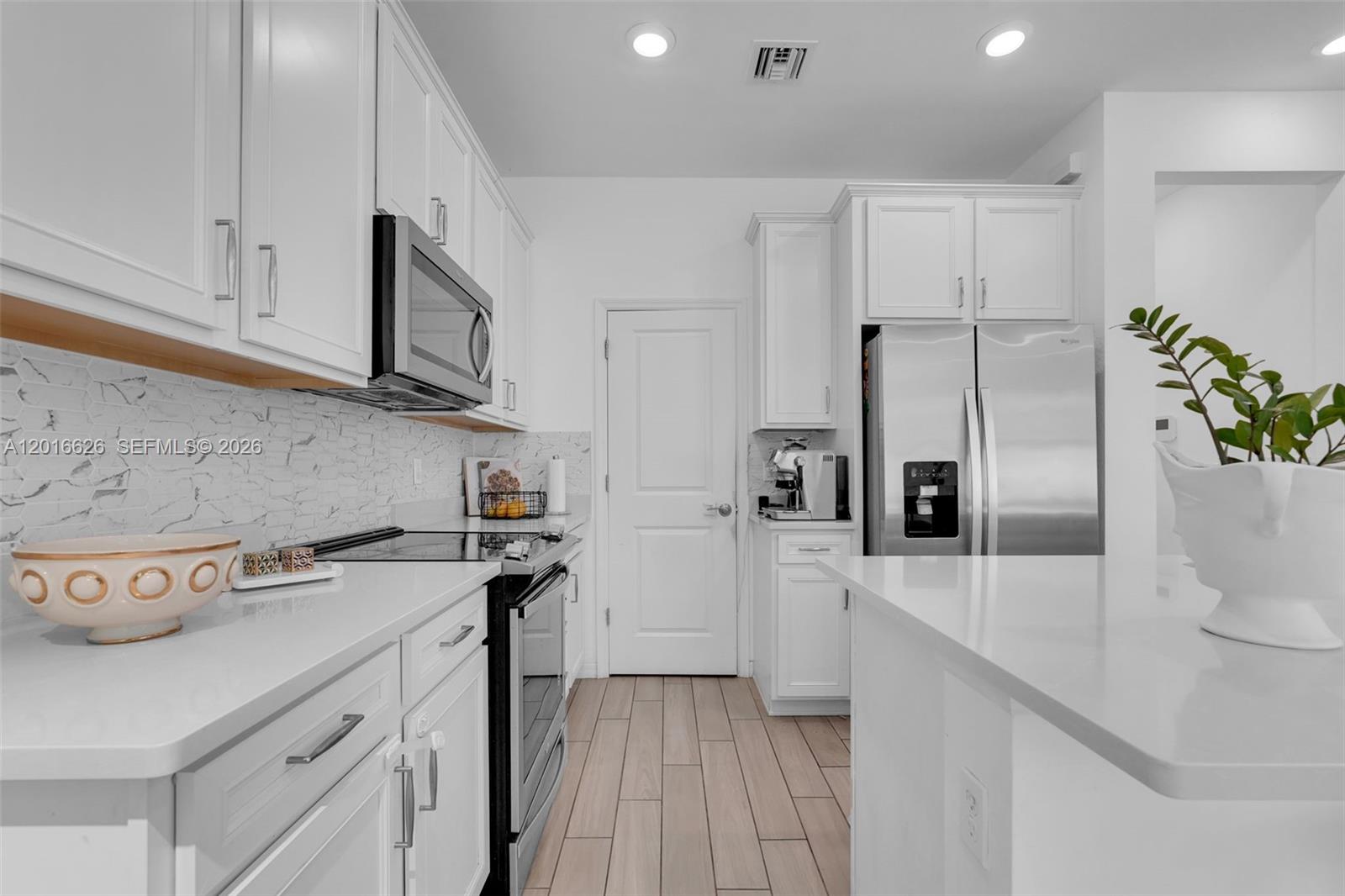 HILLCREST COUNTRY CLUB SO - Residential