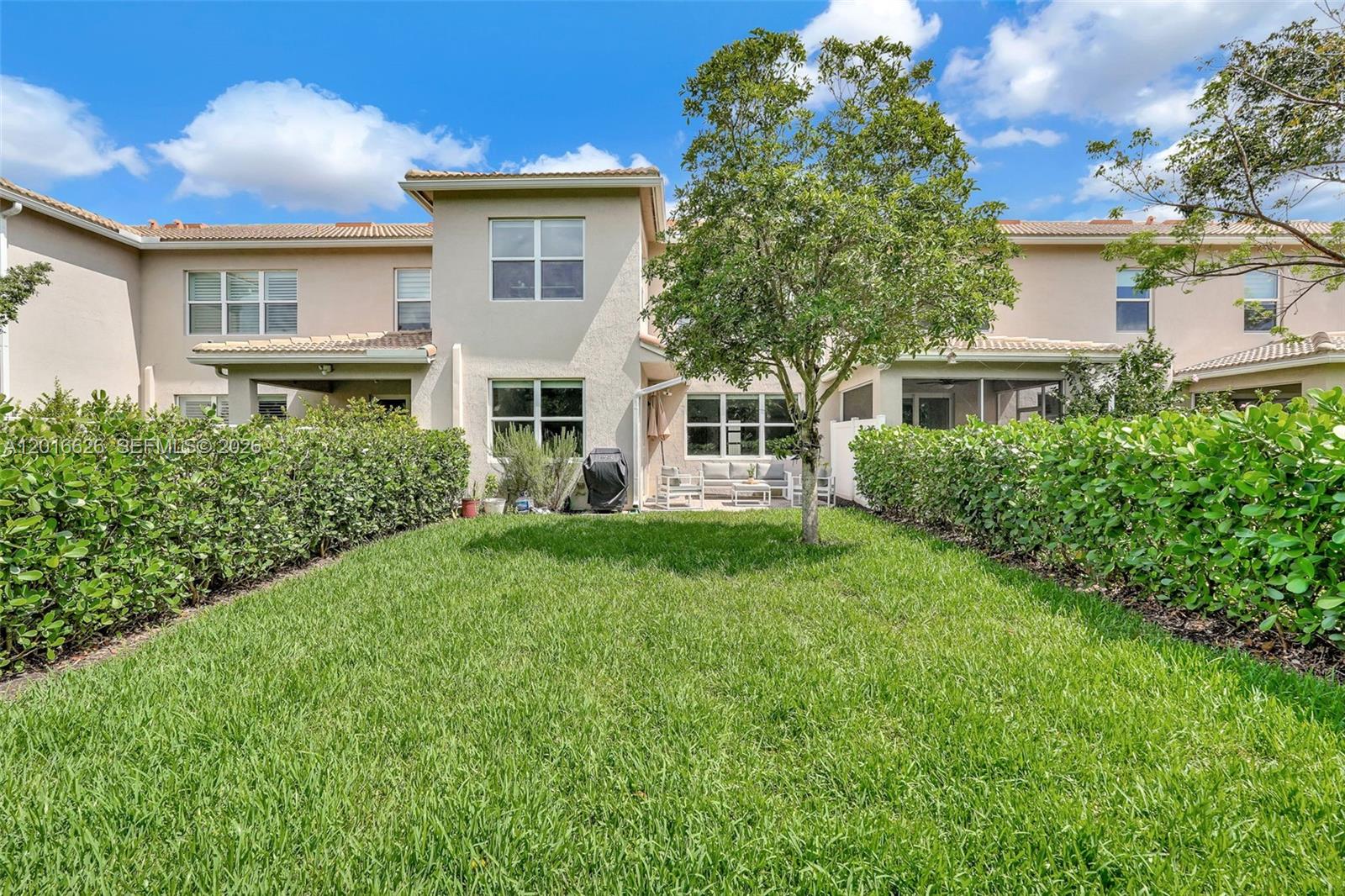 HILLCREST COUNTRY CLUB SO - Residential