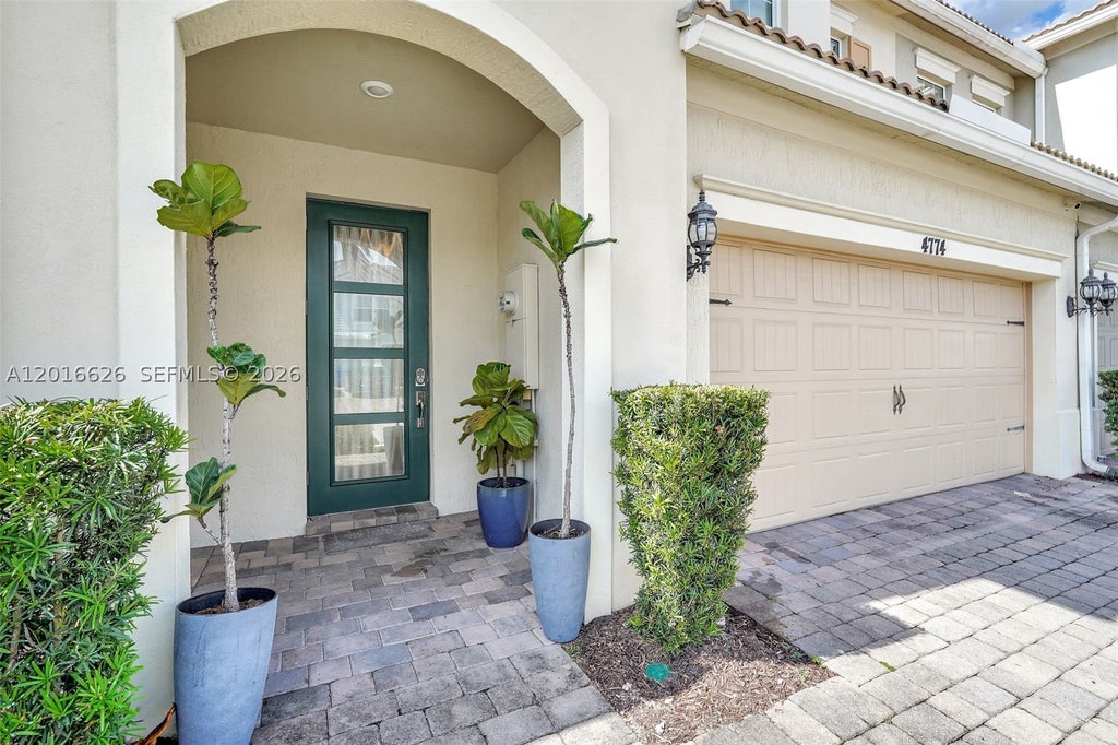 Photo of 4774 Eucalyptus Dr, Hollywood, FL 33021 (MLS # A12016626)