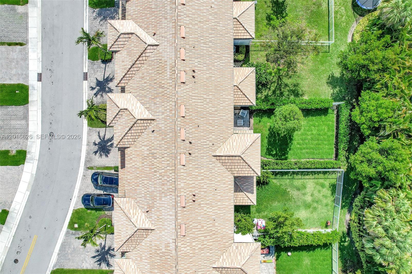HILLCREST COUNTRY CLUB SO - Residential