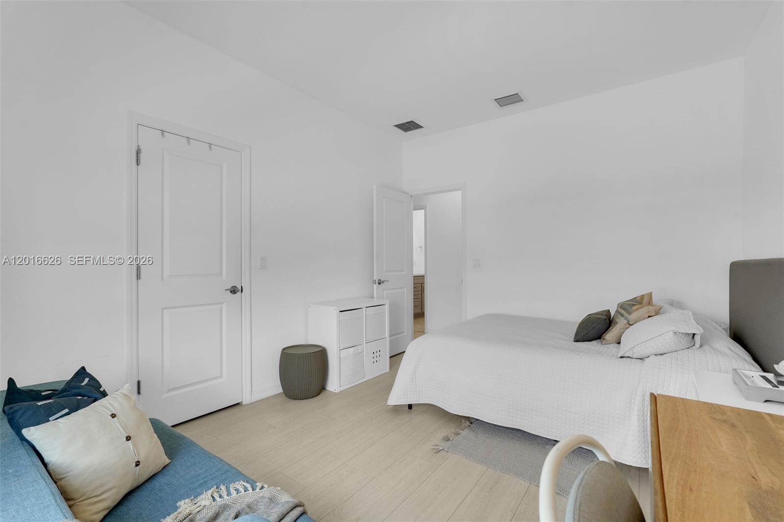 HILLCREST COUNTRY CLUB SO - Residential