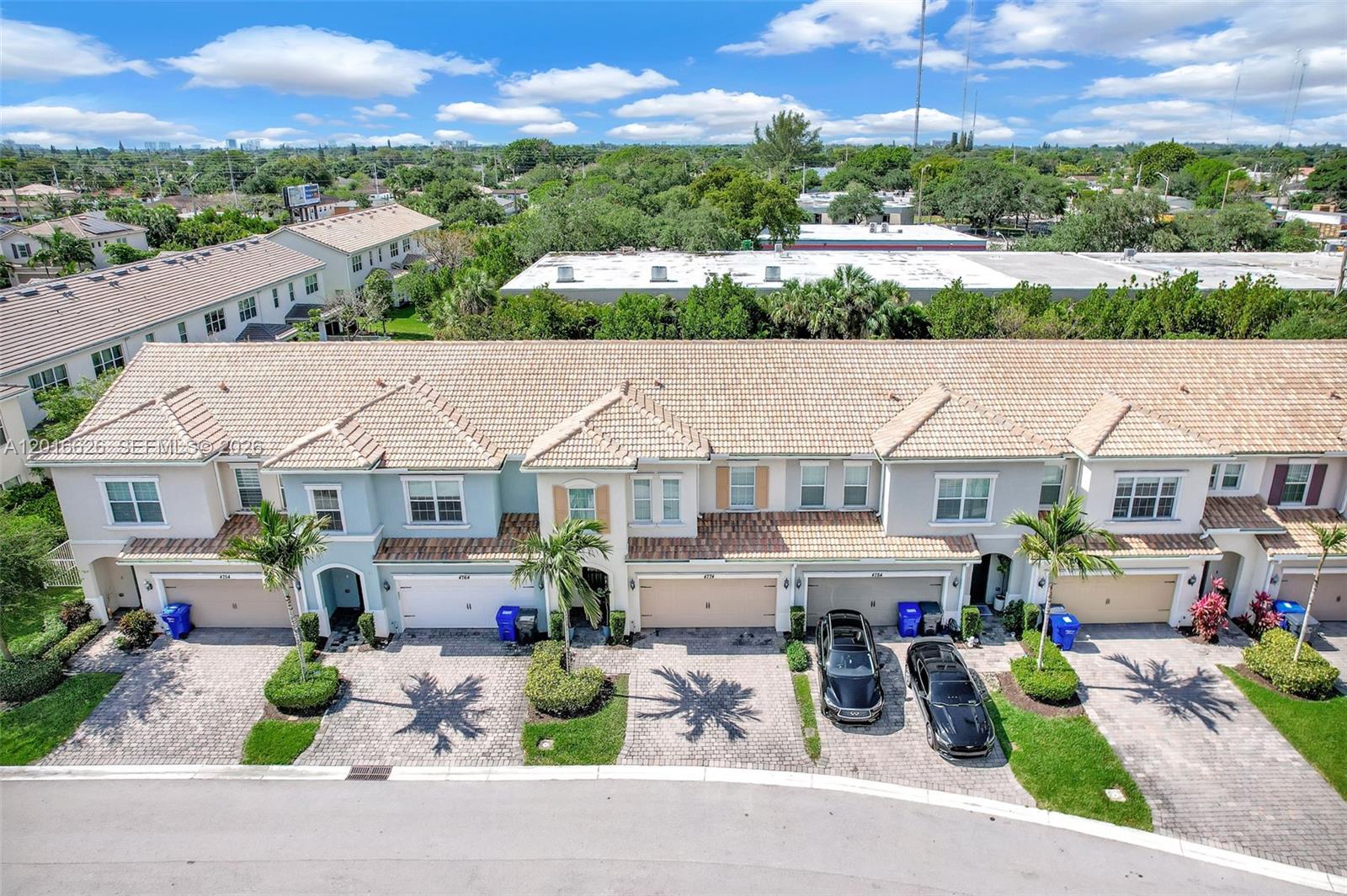 HILLCREST COUNTRY CLUB SO - Residential