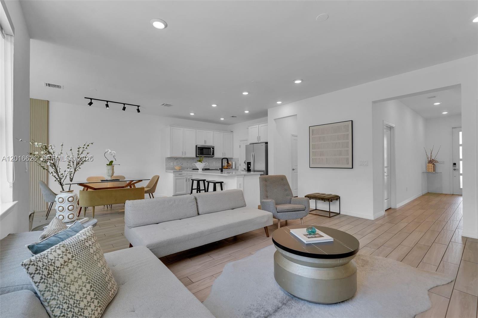 HILLCREST COUNTRY CLUB SO - Residential