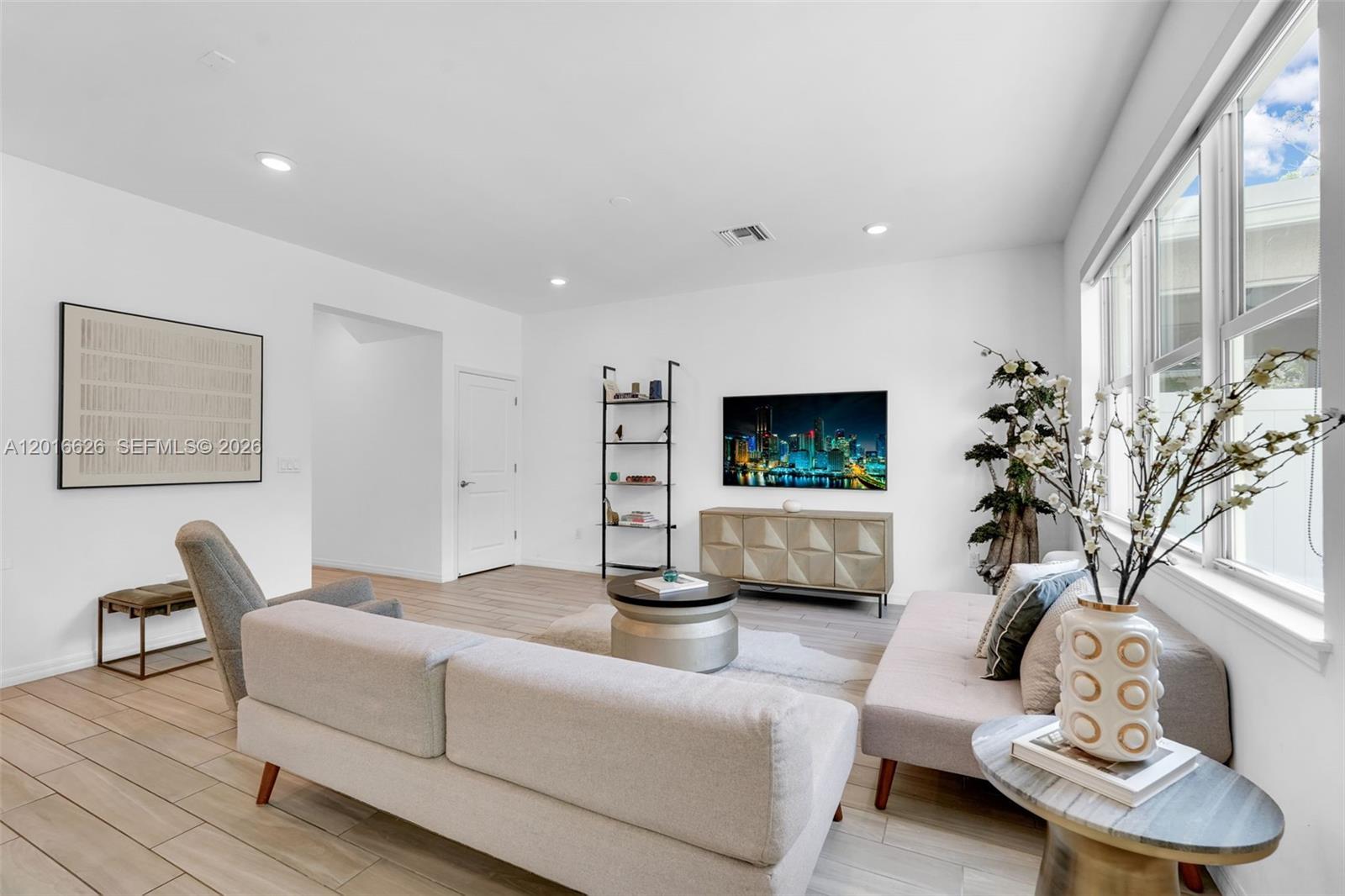 HILLCREST COUNTRY CLUB SO - Residential