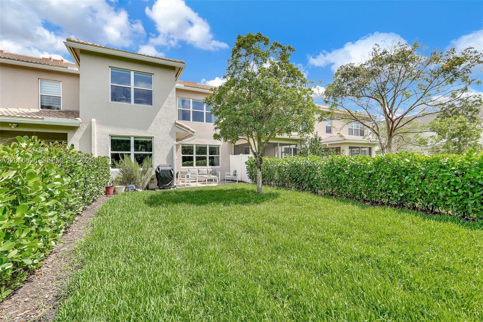 HILLCREST COUNTRY CLUB SO - Residential
