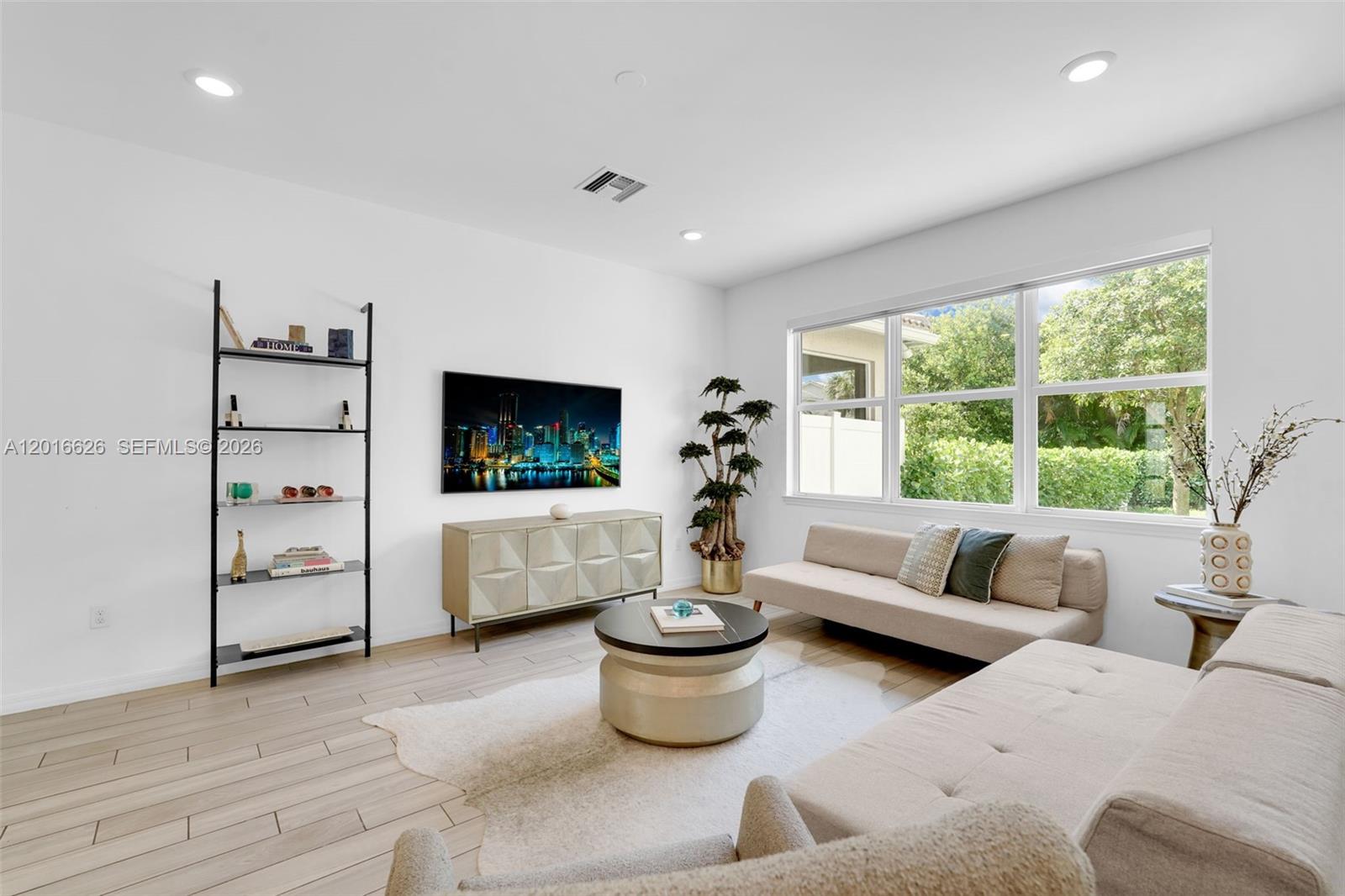 HILLCREST COUNTRY CLUB SO - Residential