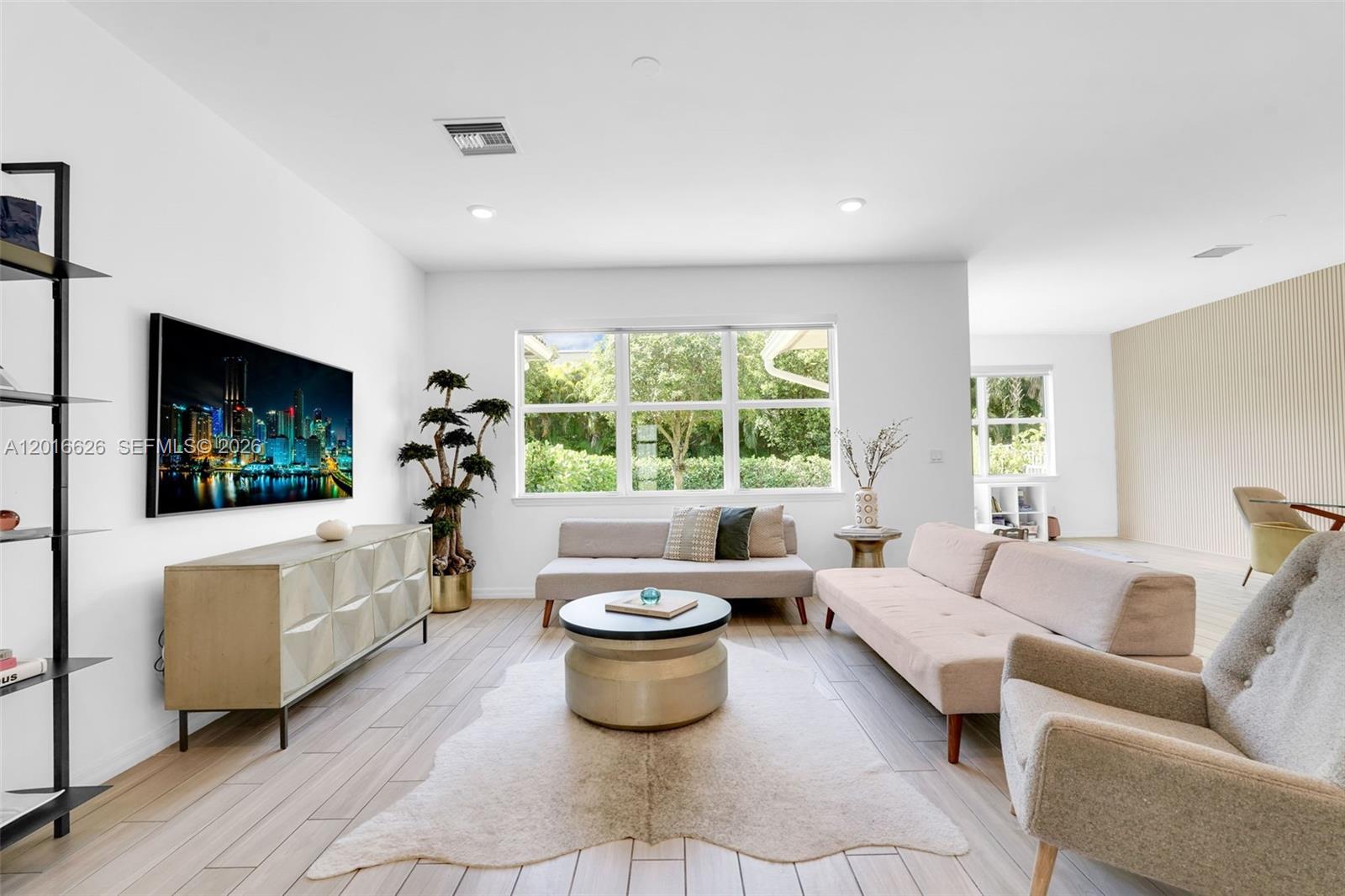 HILLCREST COUNTRY CLUB SO - Residential