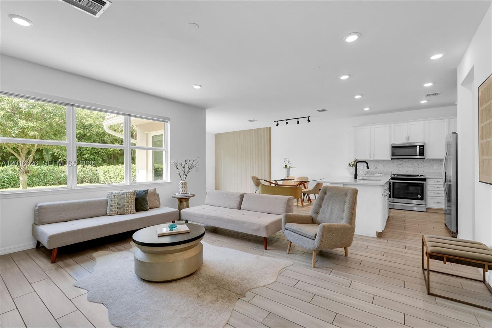 HILLCREST COUNTRY CLUB SO - Residential