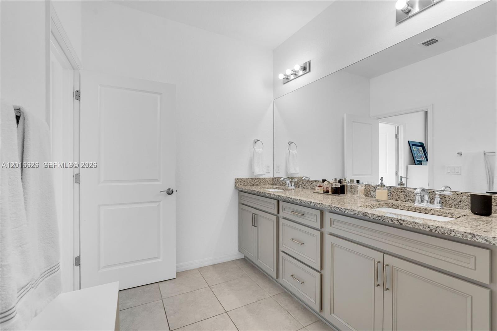 HILLCREST COUNTRY CLUB SO - Residential