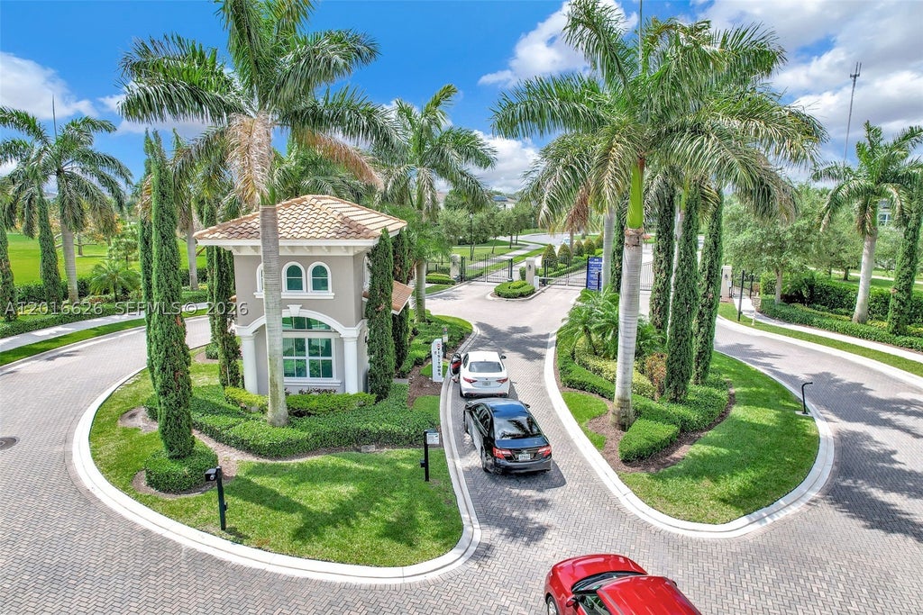 Photo of 4774 Eucalyptus Dr, Hollywood, FL 33021 (MLS # A12016626)