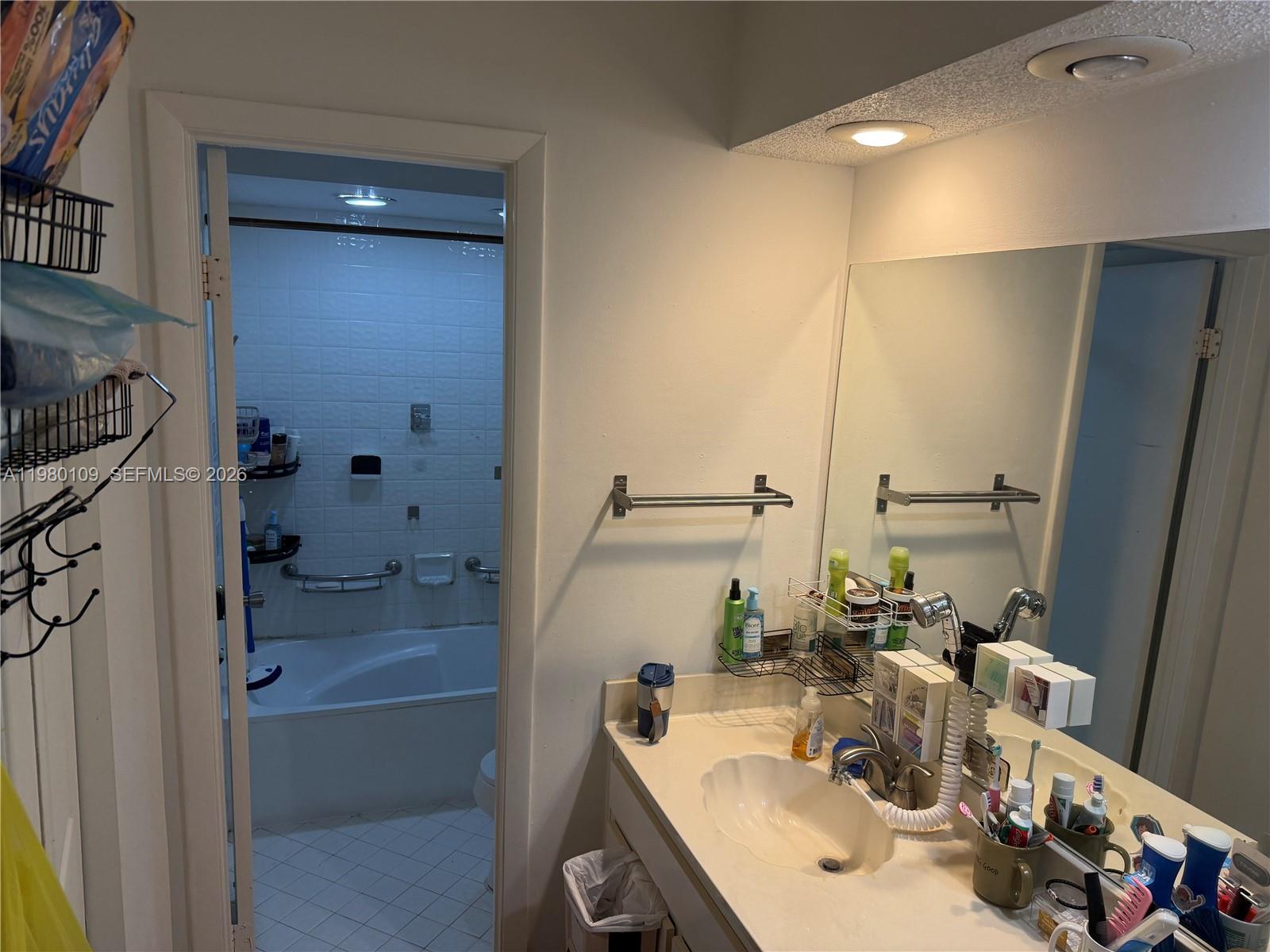 LAKES MEADOW VILG HOMES C - Residential