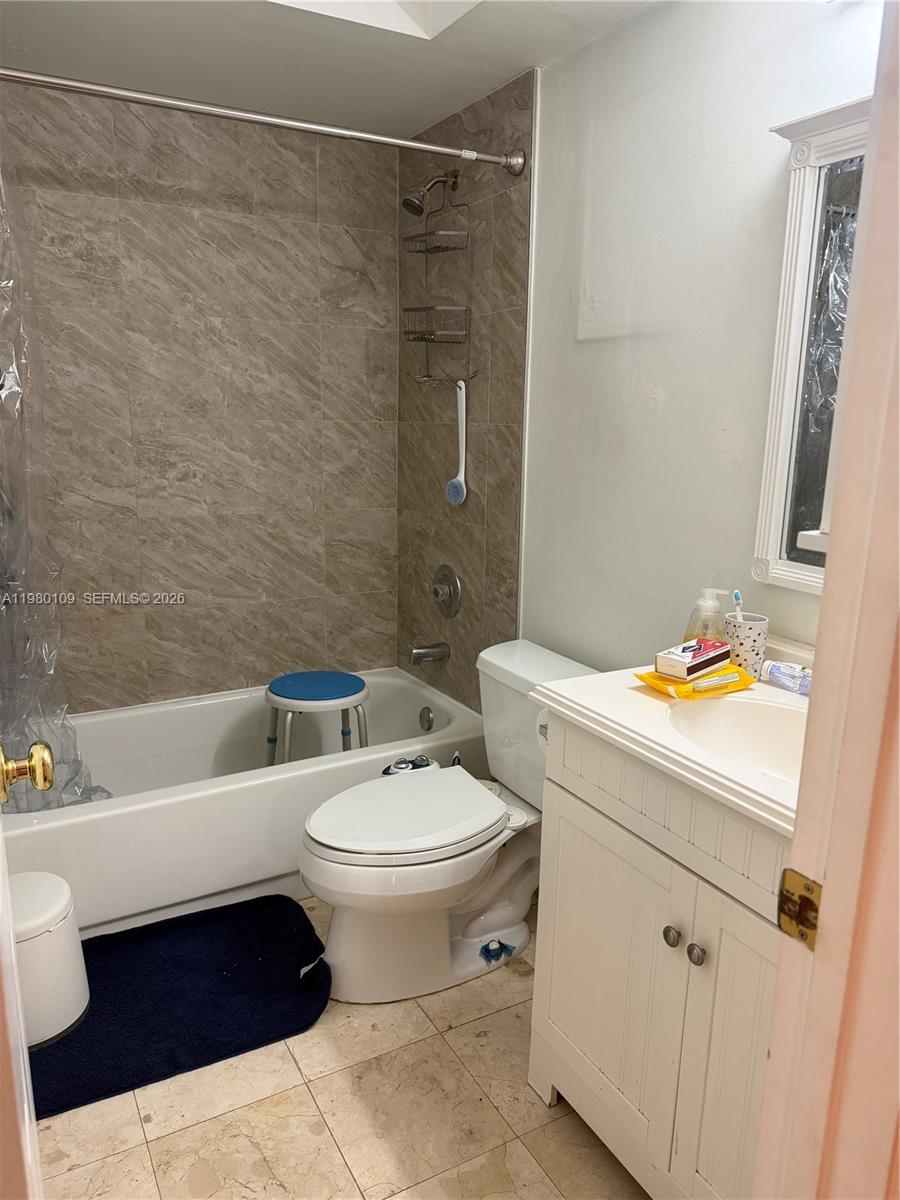 LAKES MEADOW VILG HOMES C - Residential