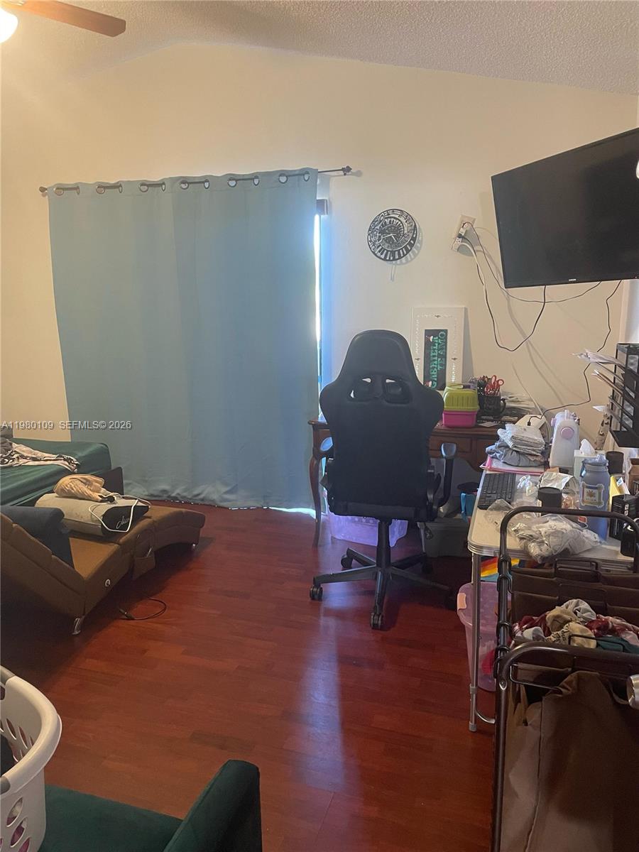 LAKES MEADOW VILG HOMES C - Residential