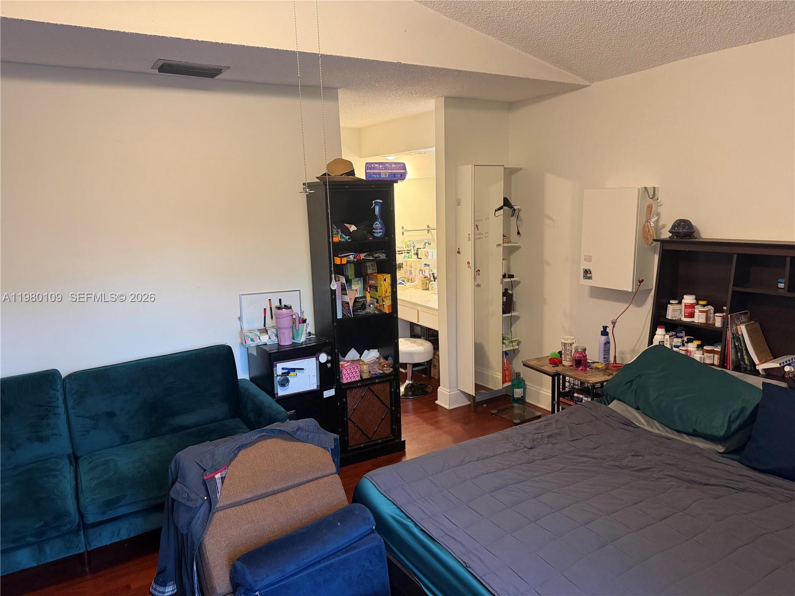 LAKES MEADOW VILG HOMES C - Residential