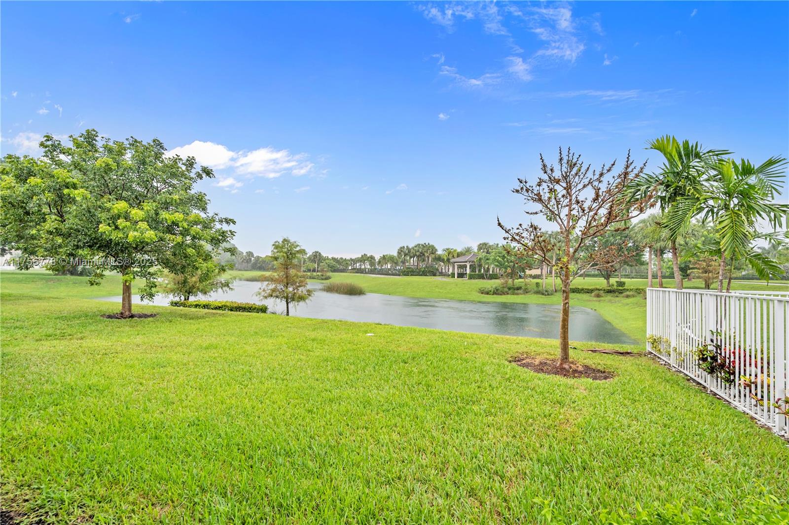 HILLCREST COUNTRY CLUB SO - Residential