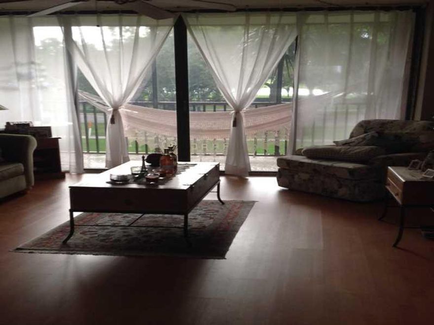 GREAT PRICE!!!! Location, Location, South East exposure, 1 bedroom 1.5 bath apartment, with great view of the golf course, lake and garden,, building located in the heart of Aventura, on intercoastal canal next to marina. Tenant occupied. Great for investors!