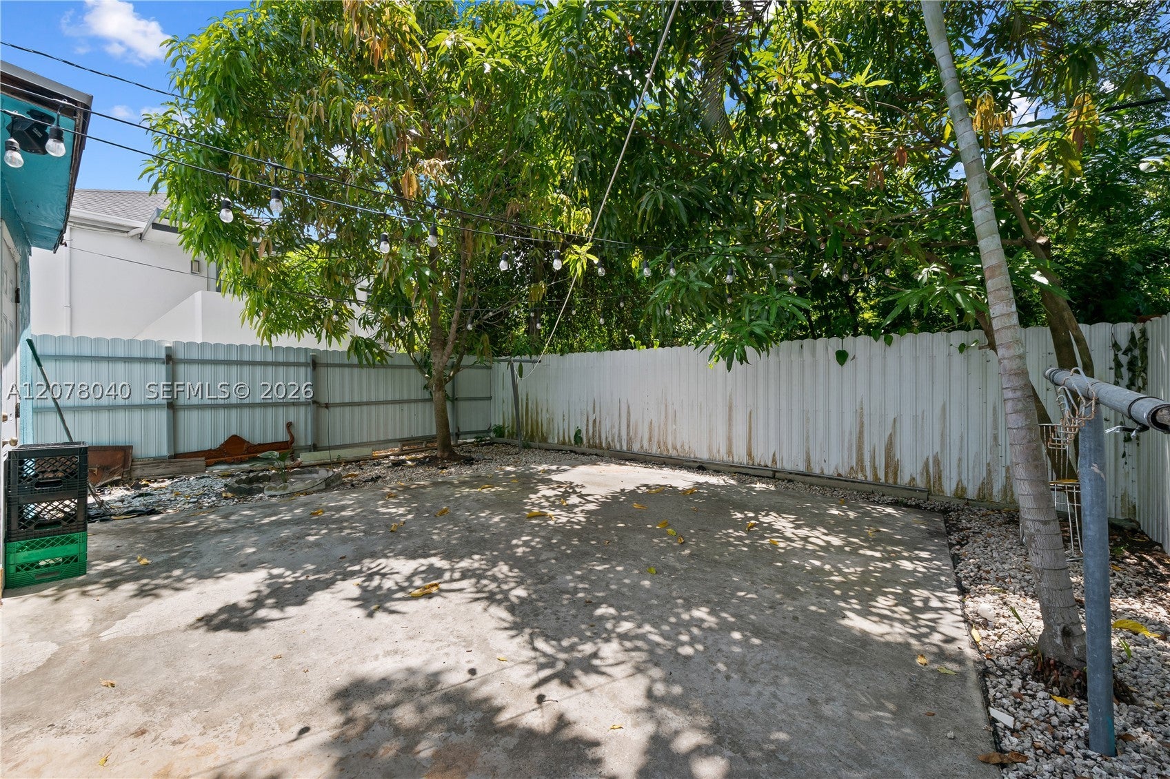 390 NE 166th St, North Miami FL 33162