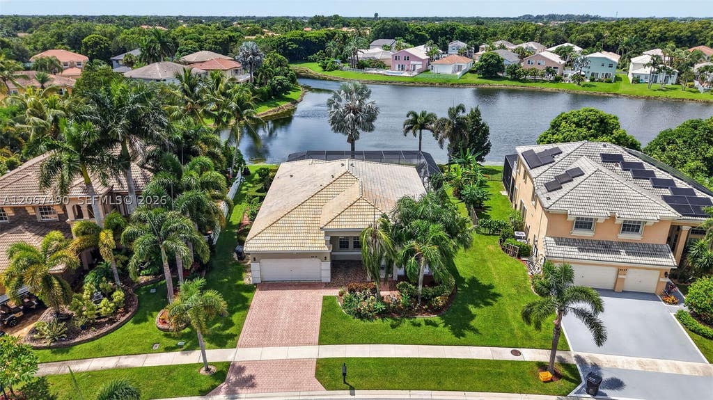 Photo of 6543 Marbletree Ln, Lake Worth, FL 33467 (MLS # A12067490)