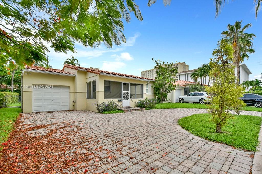 This beautiful home is located in the heart of Coral Gables within walking distance of Miracle Mile's restaurants and shops, only half a block from the New Plaza Development.