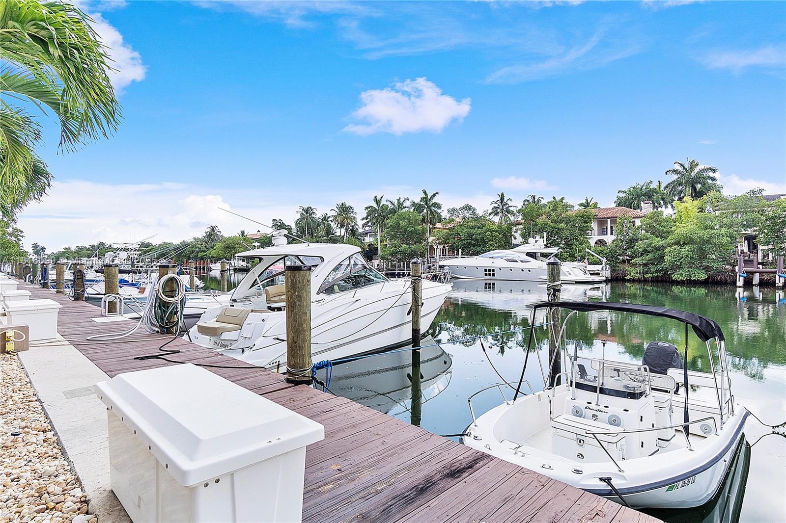 90 Edgewater Dr 305