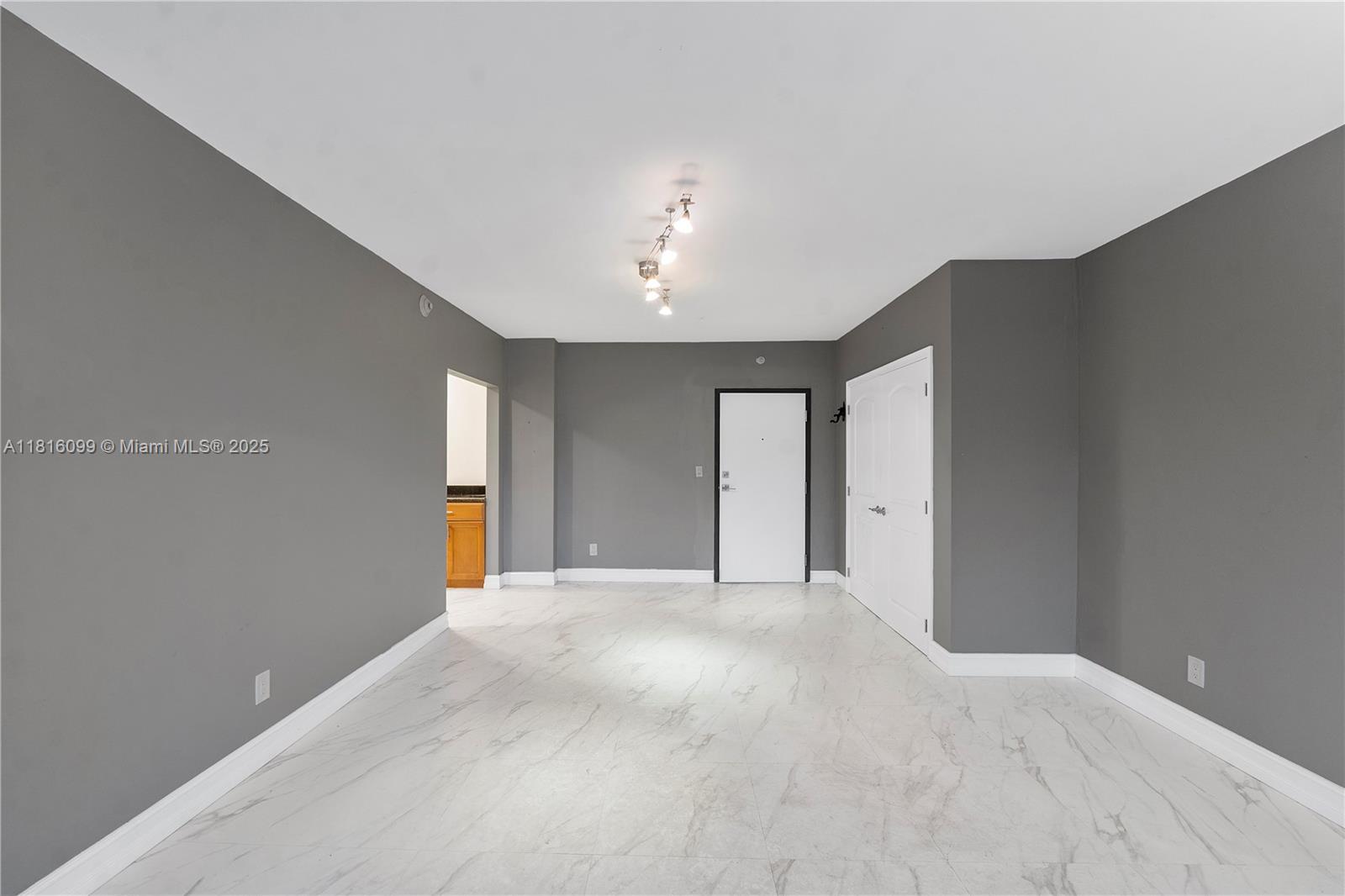 GABLES WATERWAY TOWERS CO - Residential