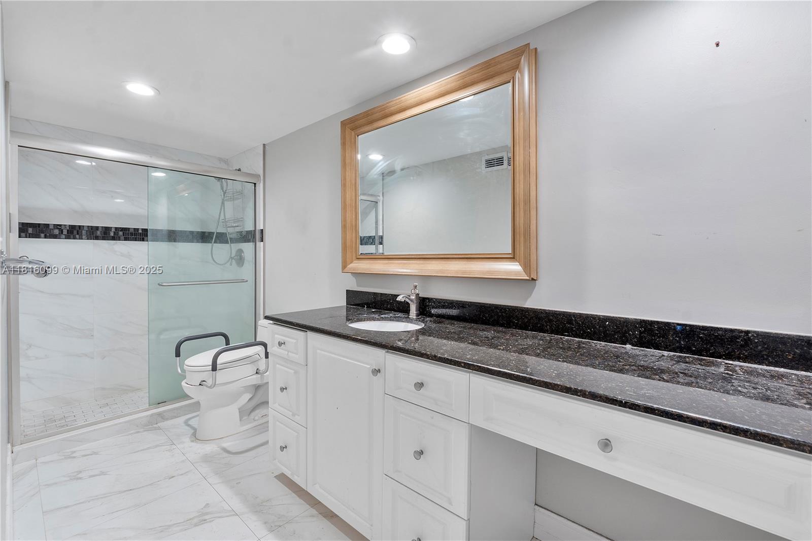 GABLES WATERWAY TOWERS CO - Residential