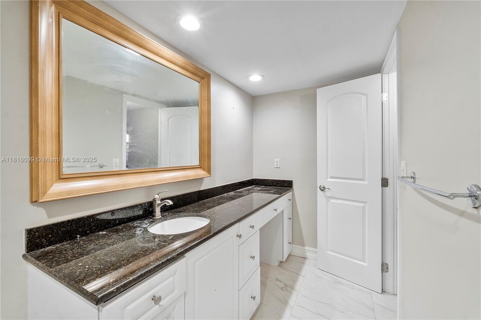 GABLES WATERWAY TOWERS CO - Residential