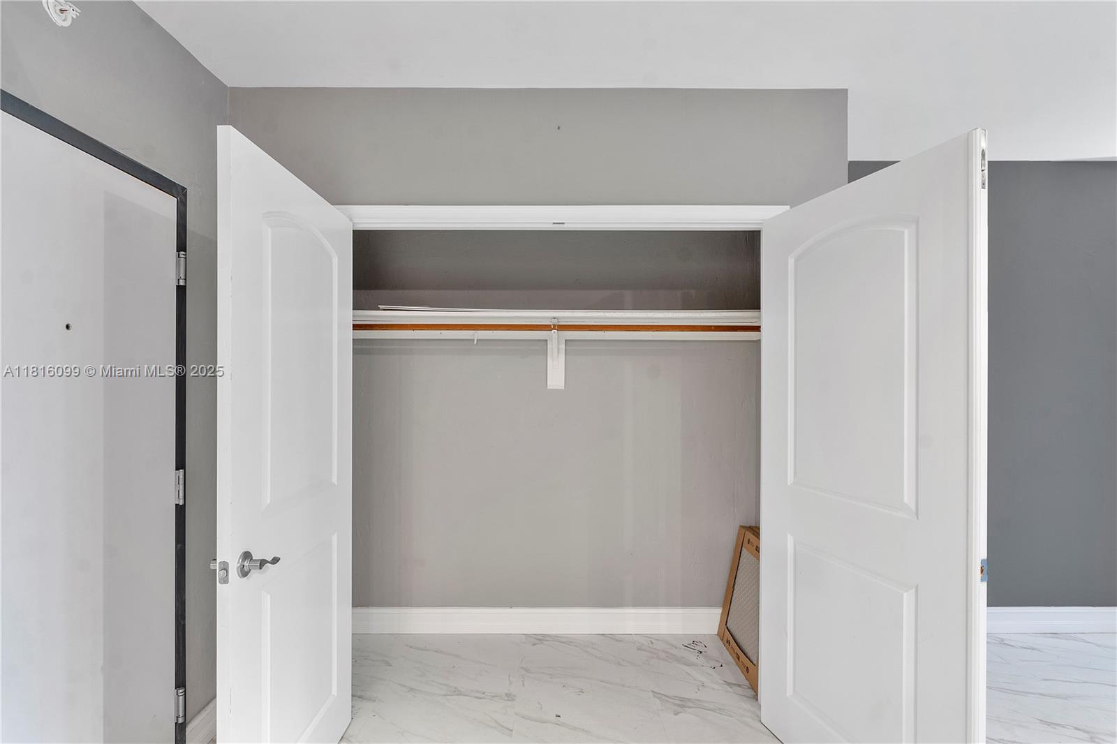 GABLES WATERWAY TOWERS CO - Residential