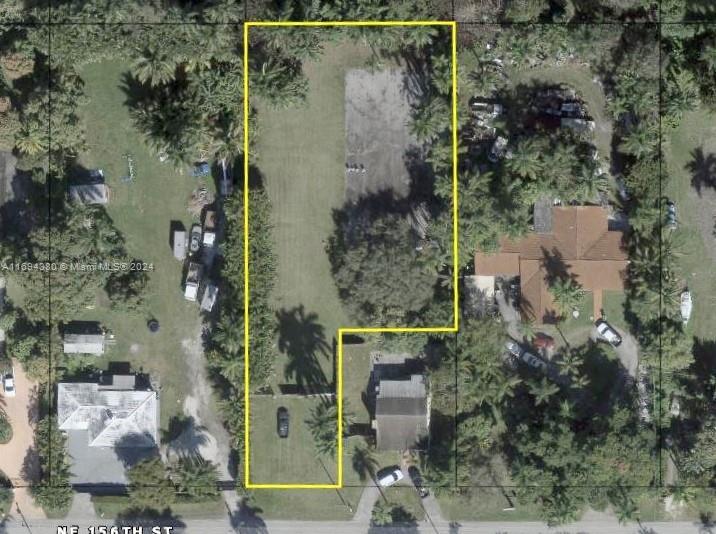 Vacant Residential Land on an oversized Lot 32,892 sf, developer's opportunity, great opportunity to build your dream home in a great neighborhood of Biscayne Gardens on a private street.