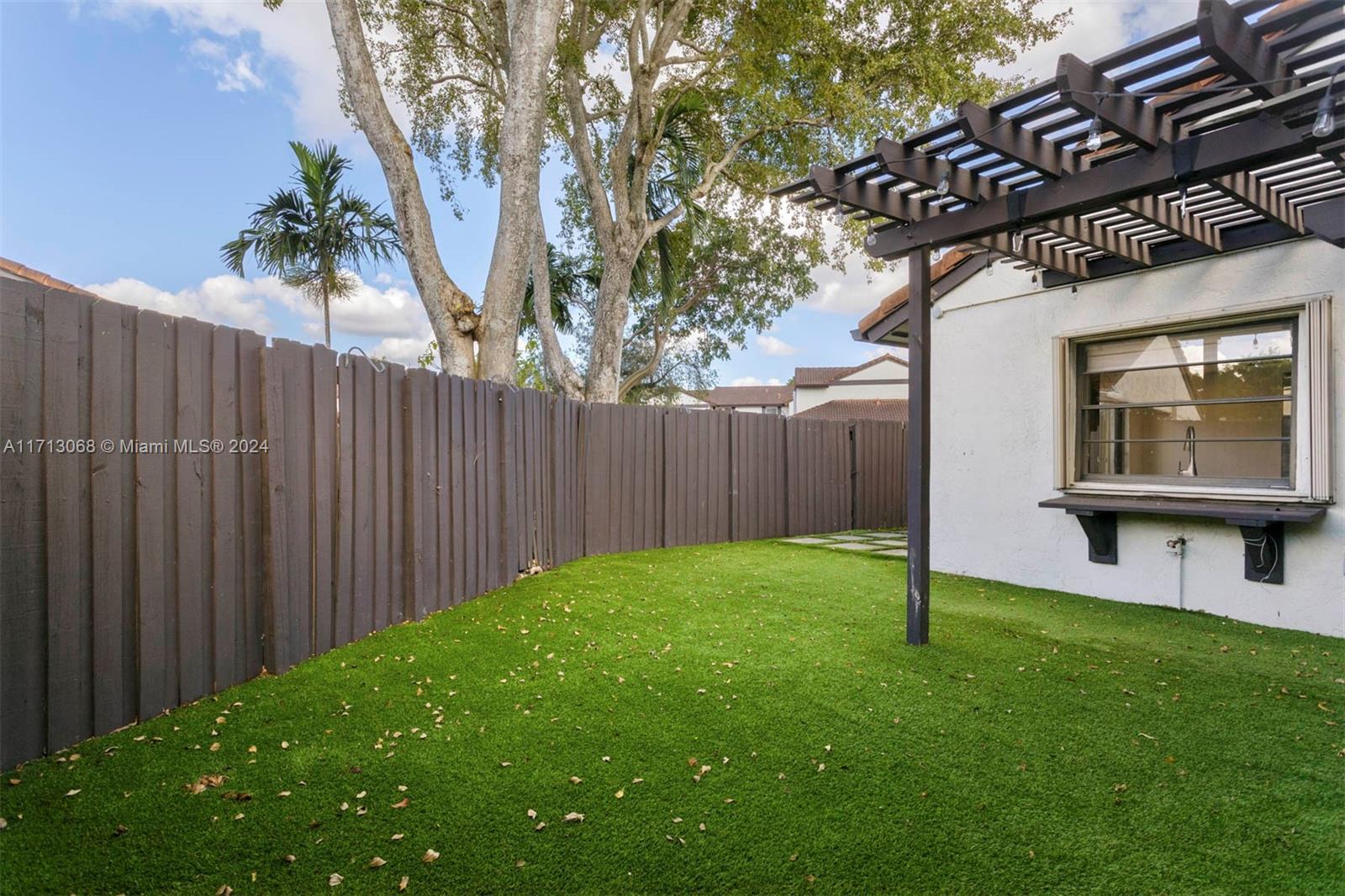 LKS OF MEADOW VILG HOMES - Residential Lease