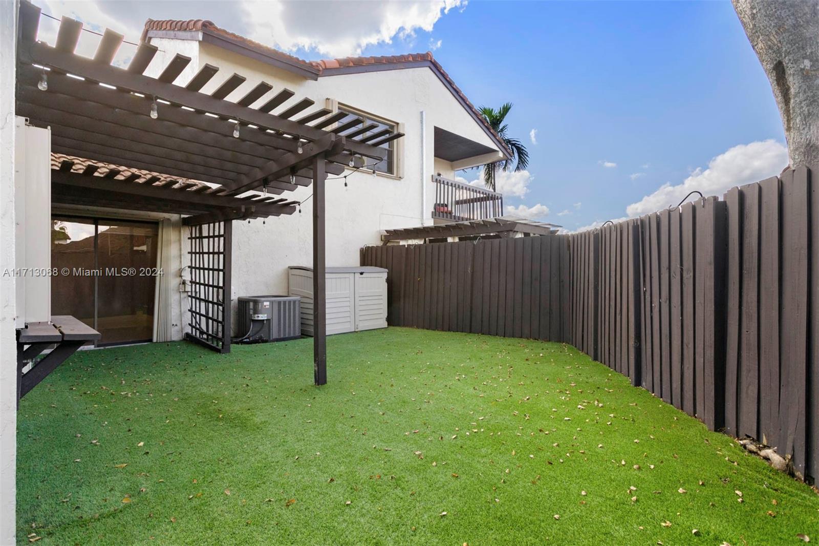 LKS OF MEADOW VILG HOMES - Residential Lease